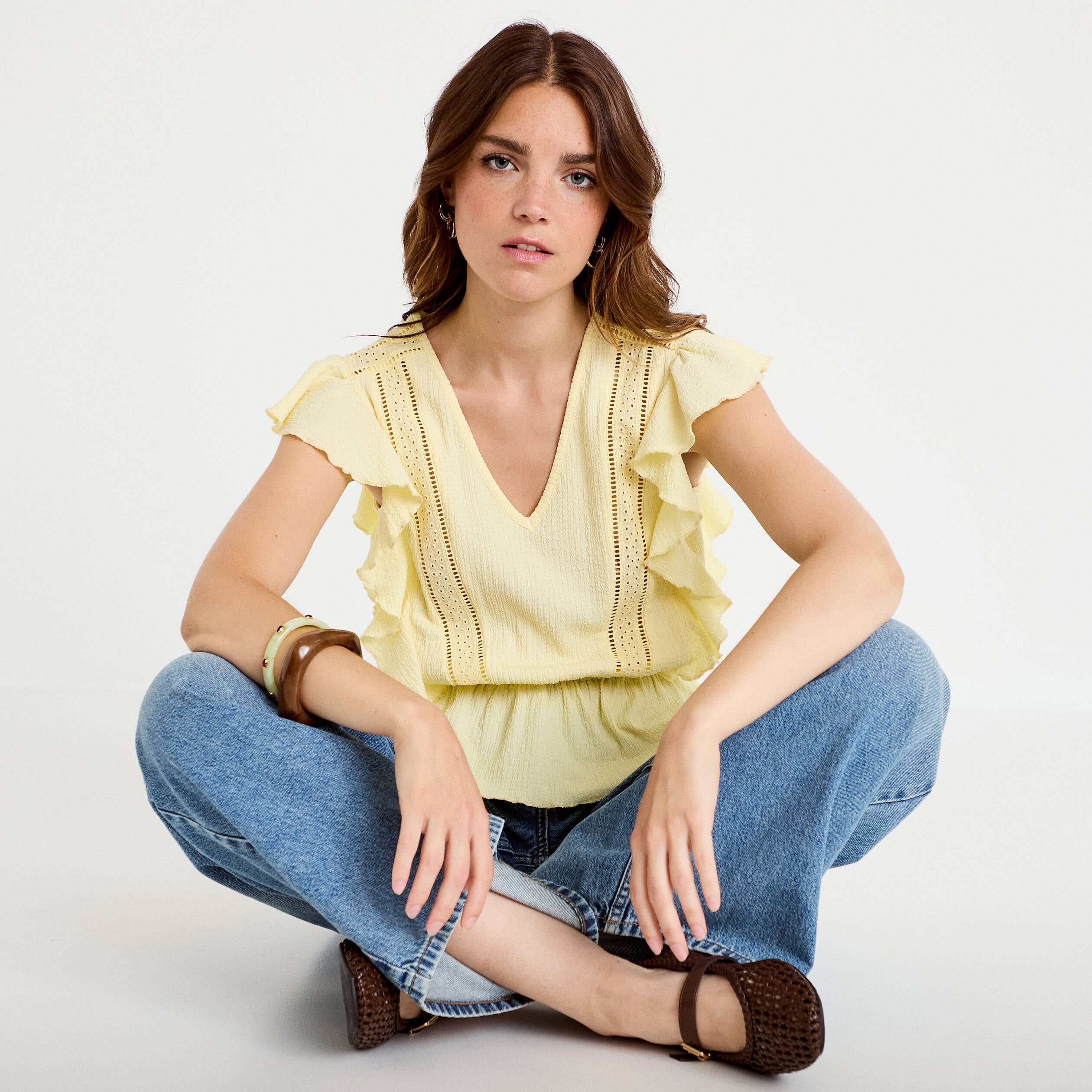 Blouse &agrave; volants jaune pastel femme