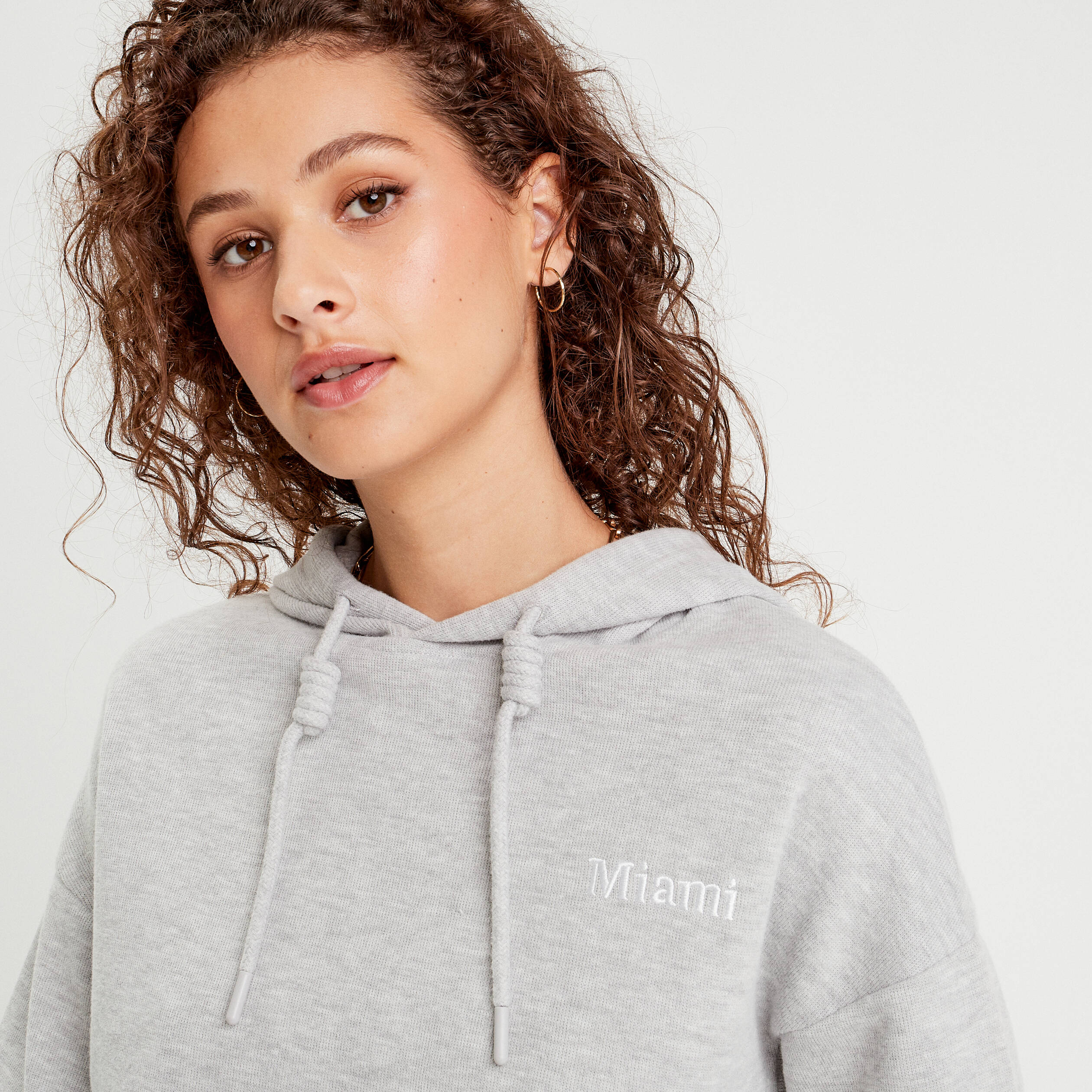 sweat a capuche gris clair femme Sweat à capuche gris clair femme