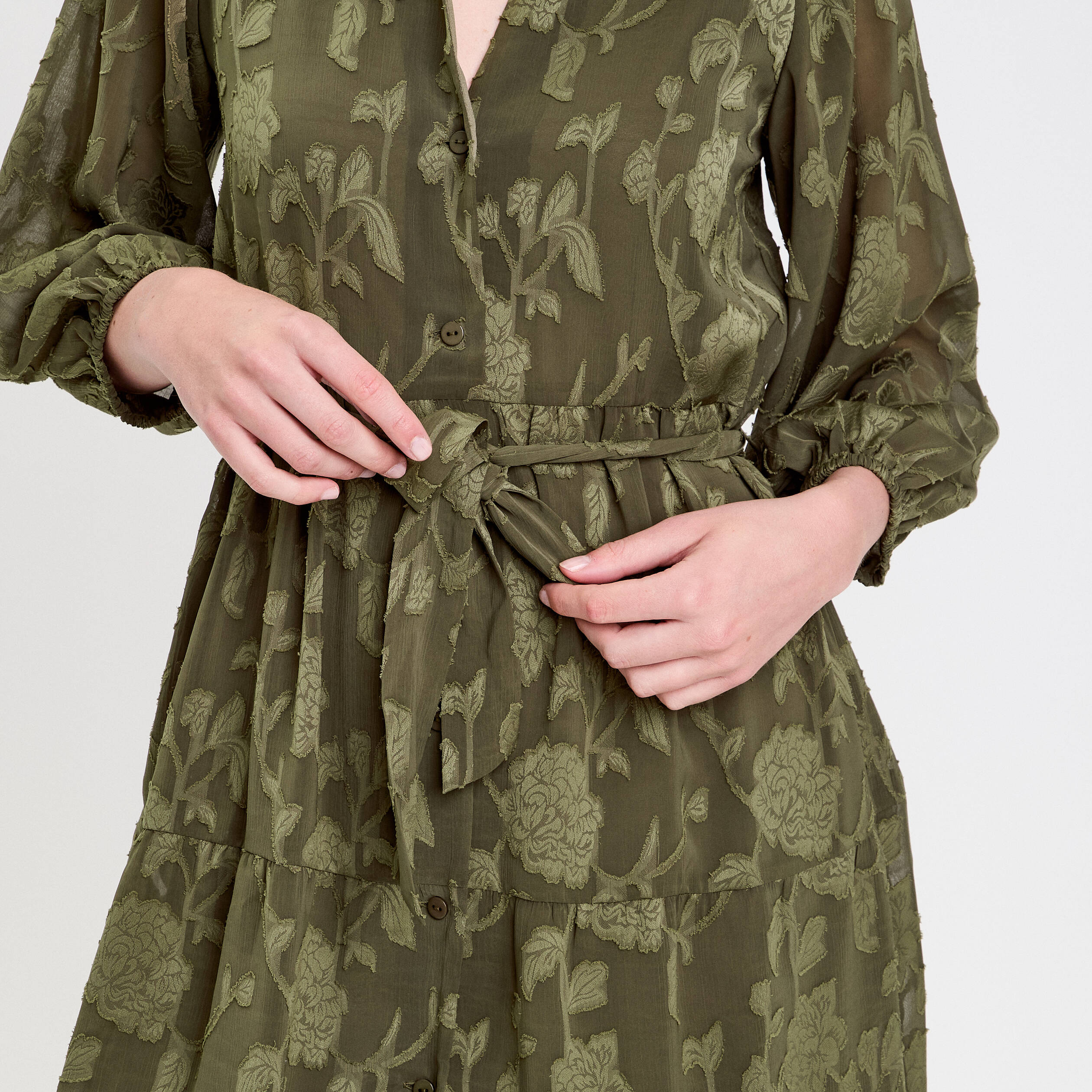 Robe chemise &eacute;vas&eacute;e ceintur&eacute;e vert kaki femme