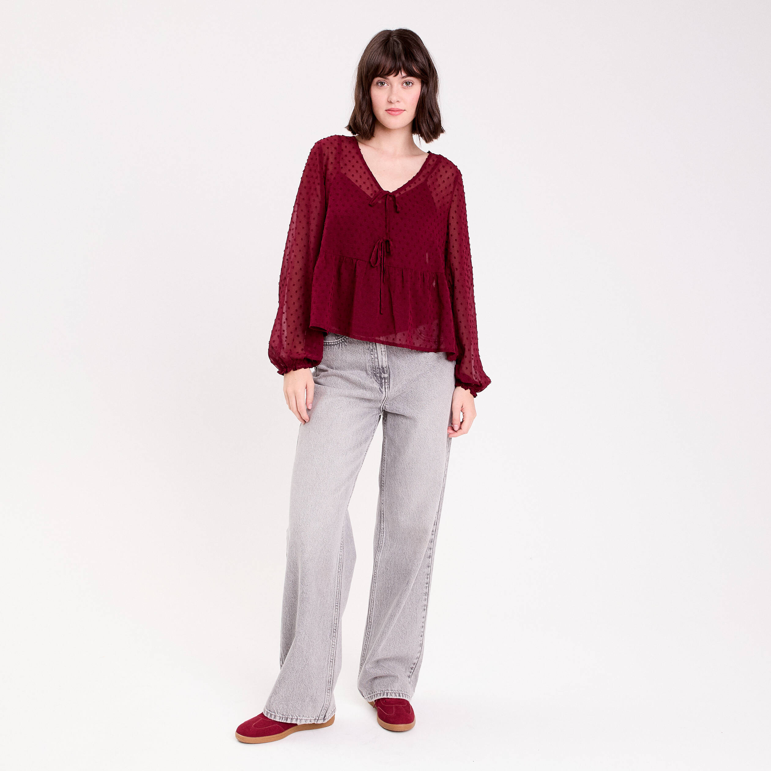 Blouse courte droite col v rouge fonc&eacute; femme