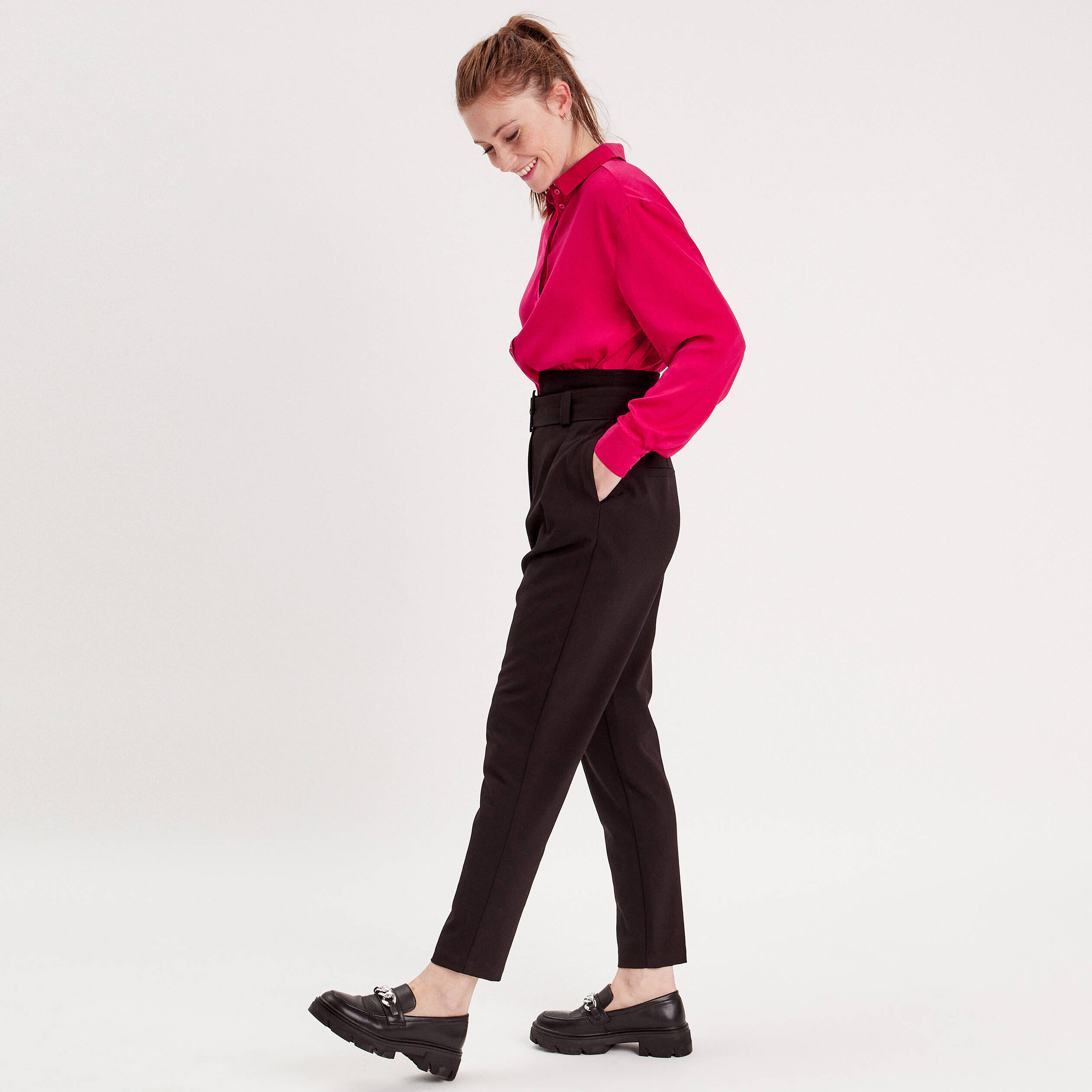 Pantalon cigarette ceinturé noir femme