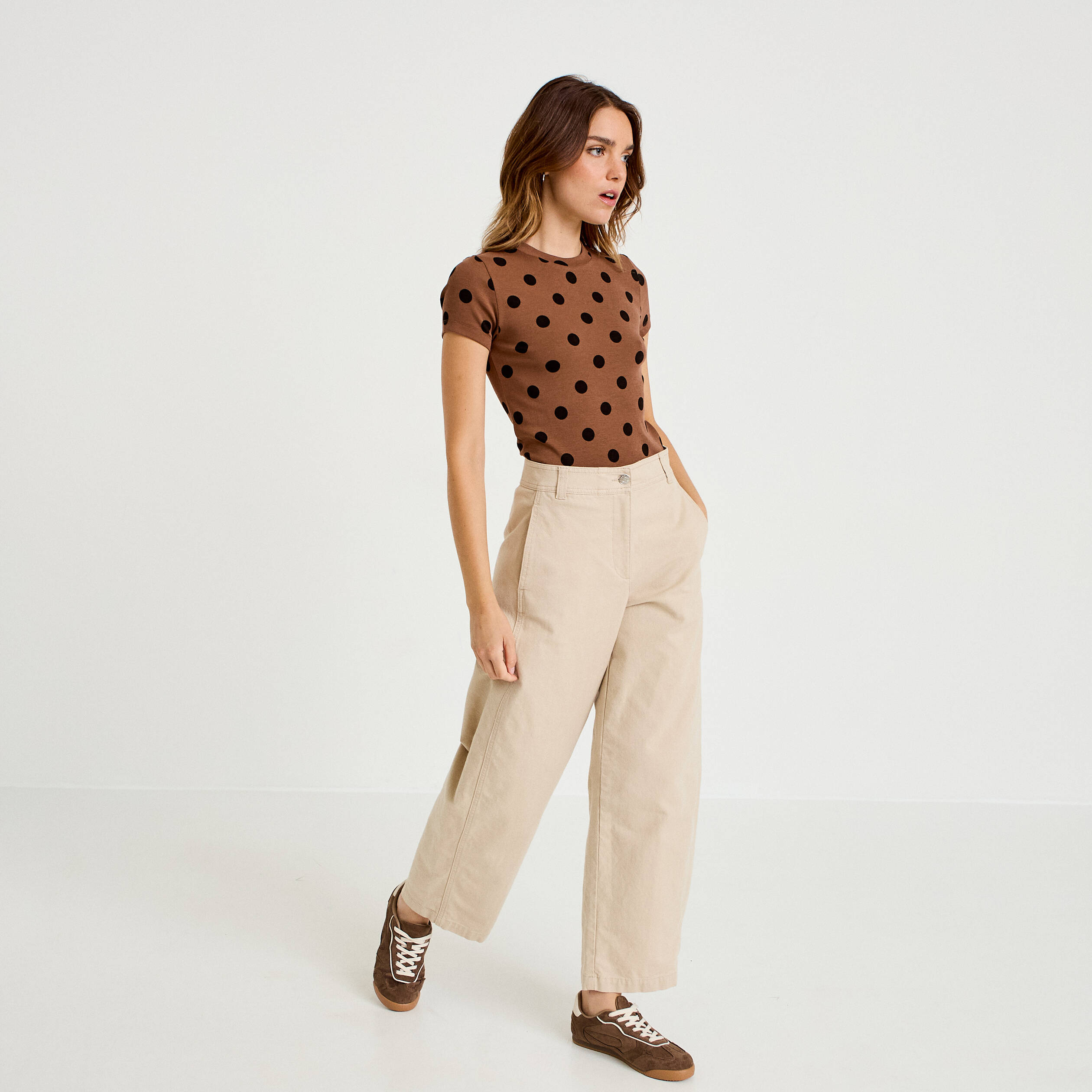 Top ajust&eacute; col rond manches courtes marron femme