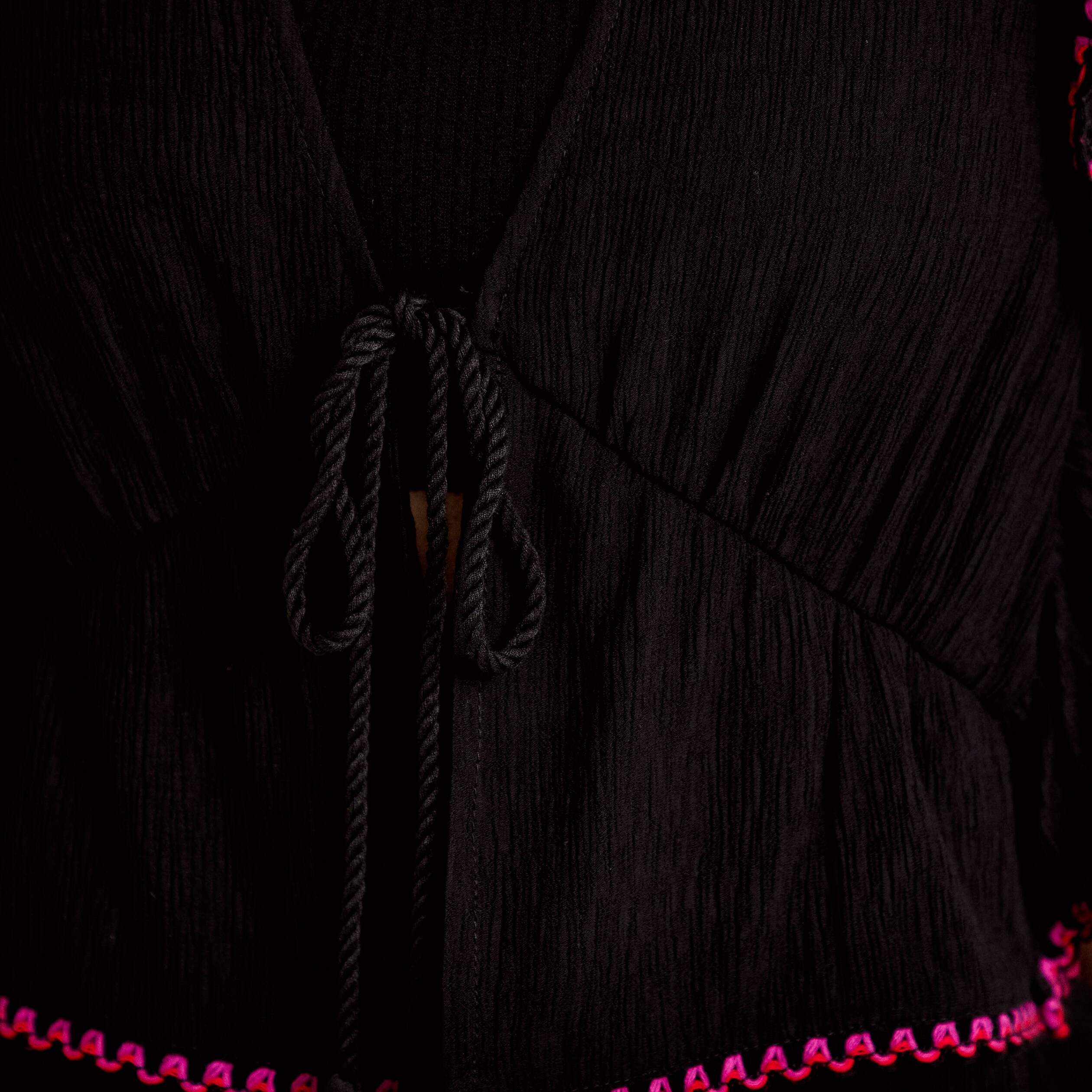 Blouse droite sans manches pliss&eacute;e noir femme
