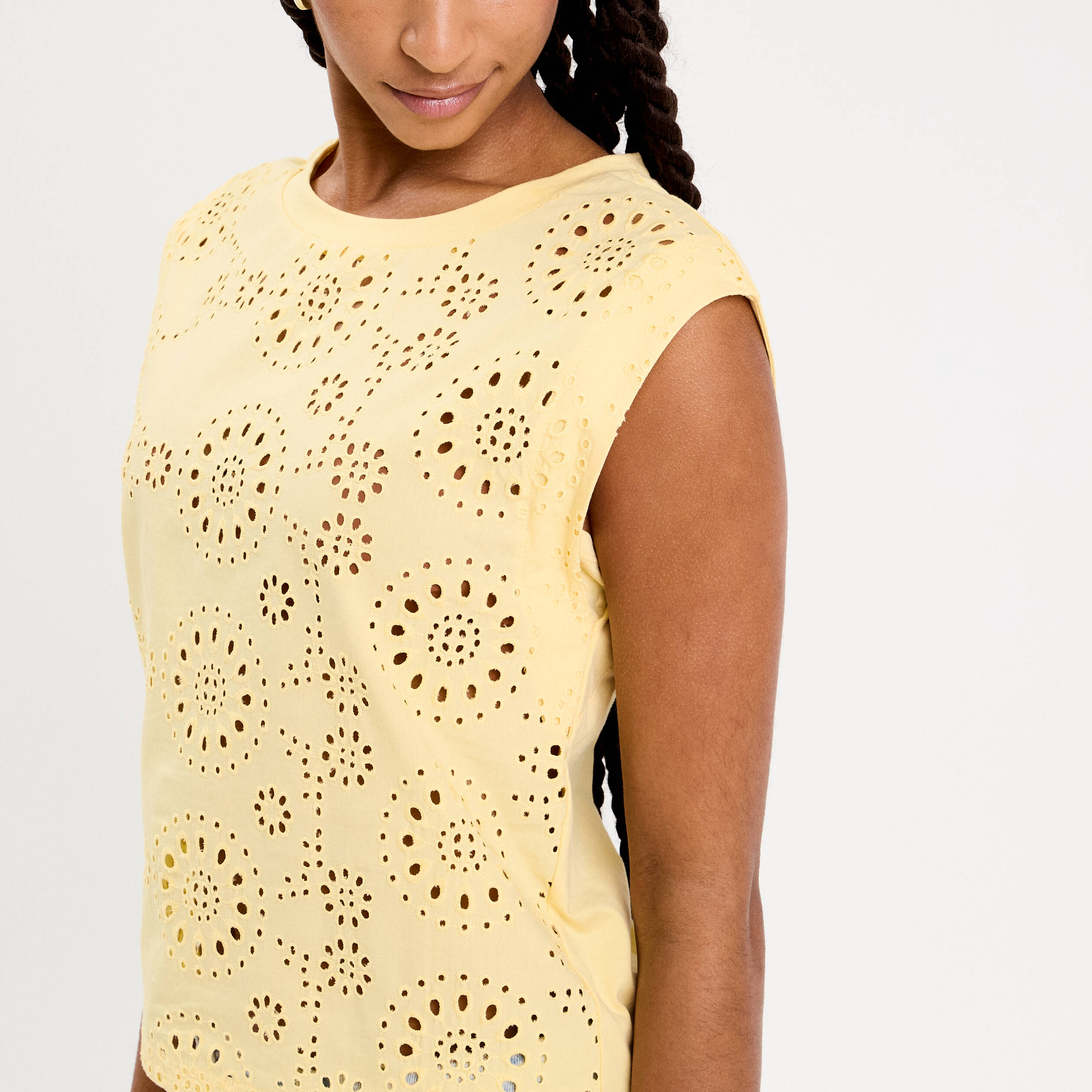 T-shirt sans manches brod&eacute; jaune clair femme