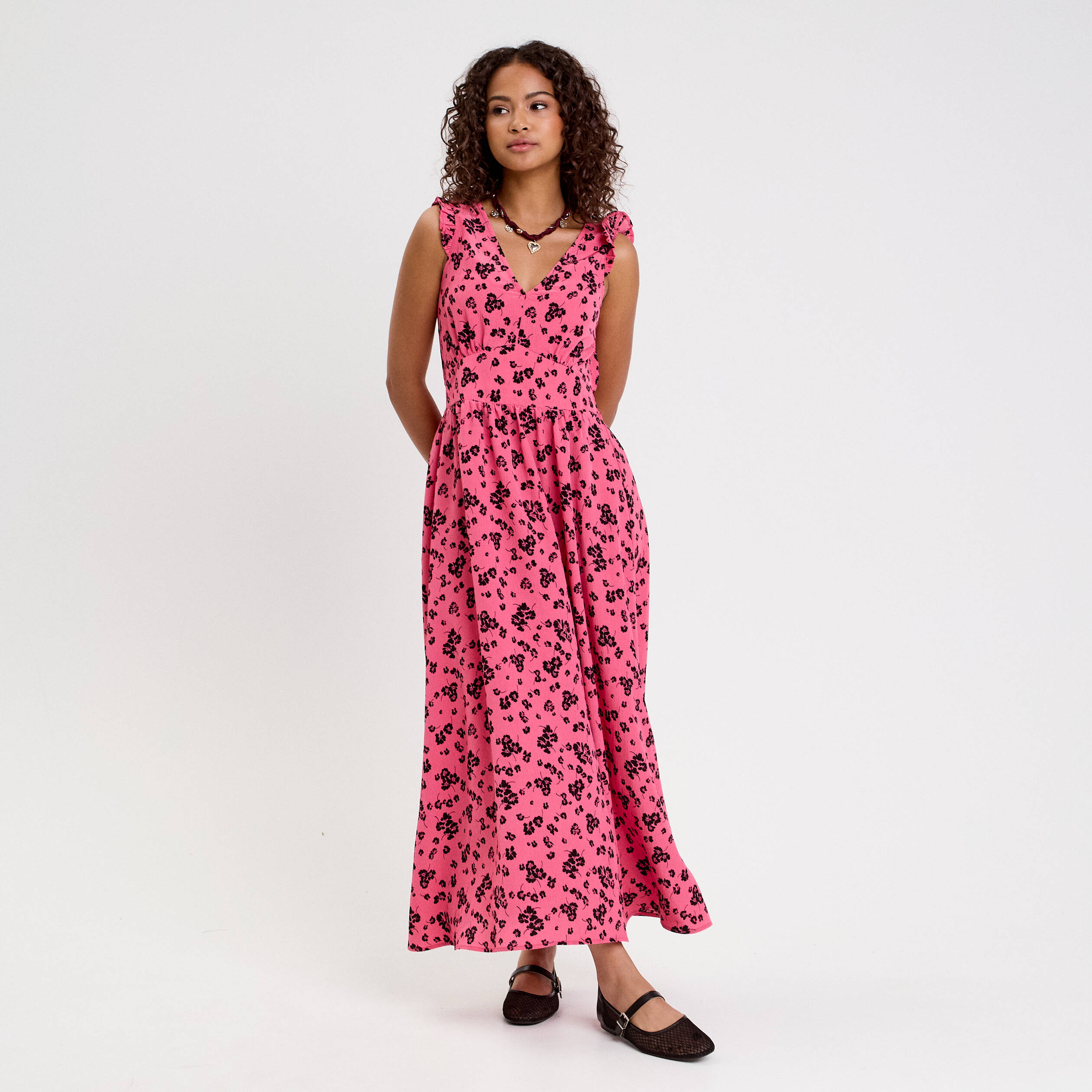 Robe longue &eacute;vas&eacute;e col v sans manches rose femme