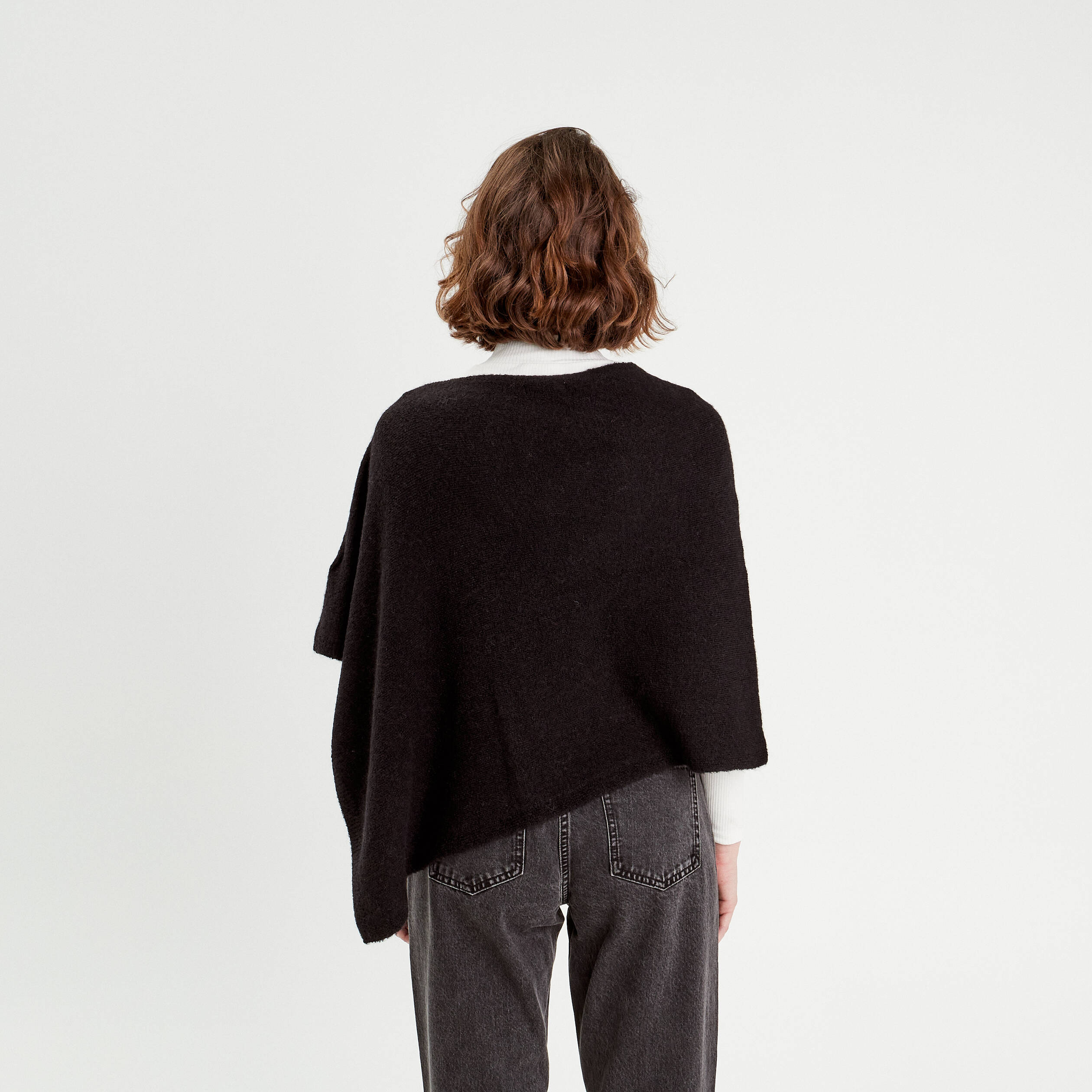 poncho asymetrique noir femme Poncho asymétrique noir femme