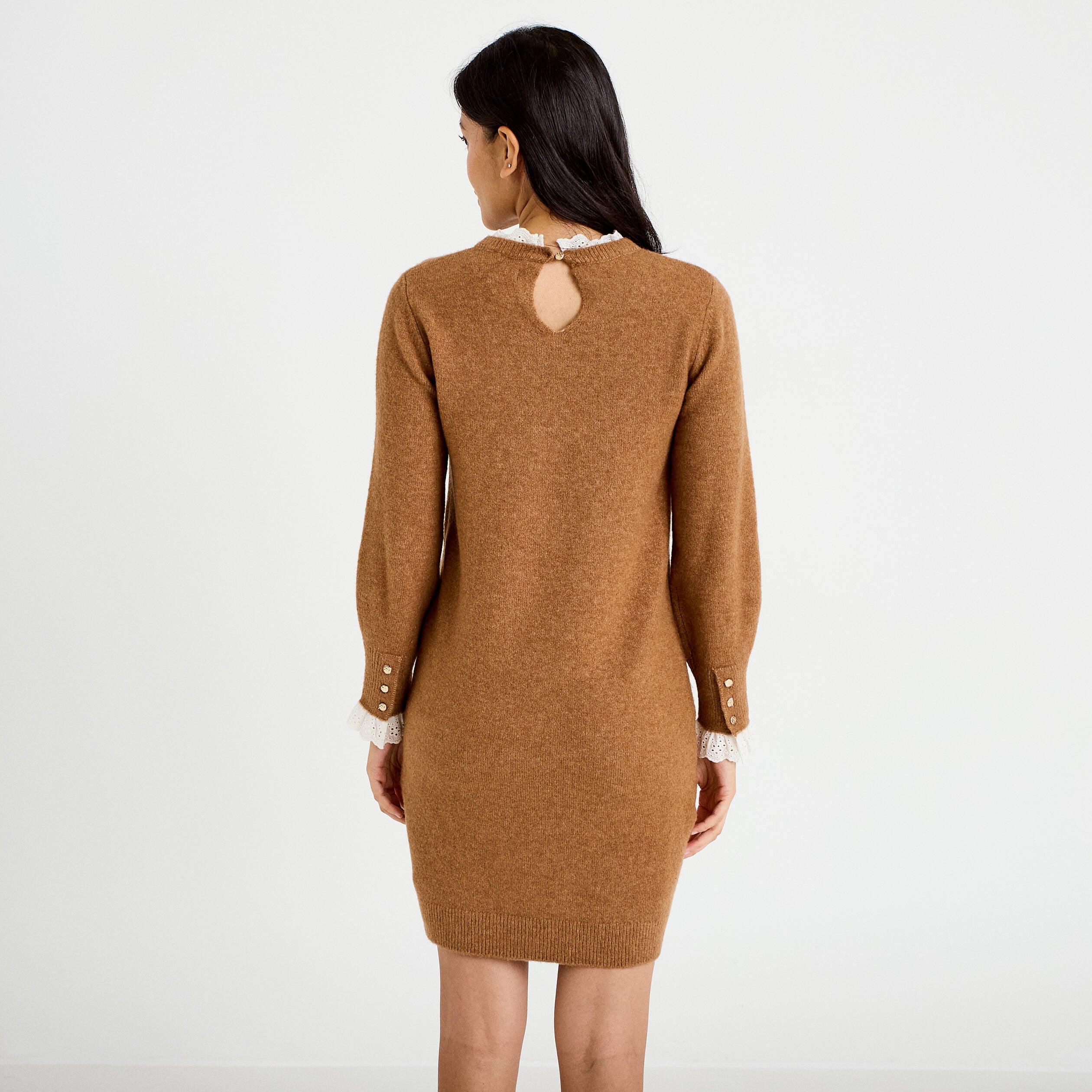Robe pull ajust&eacute;e col rond dentelle camel femme