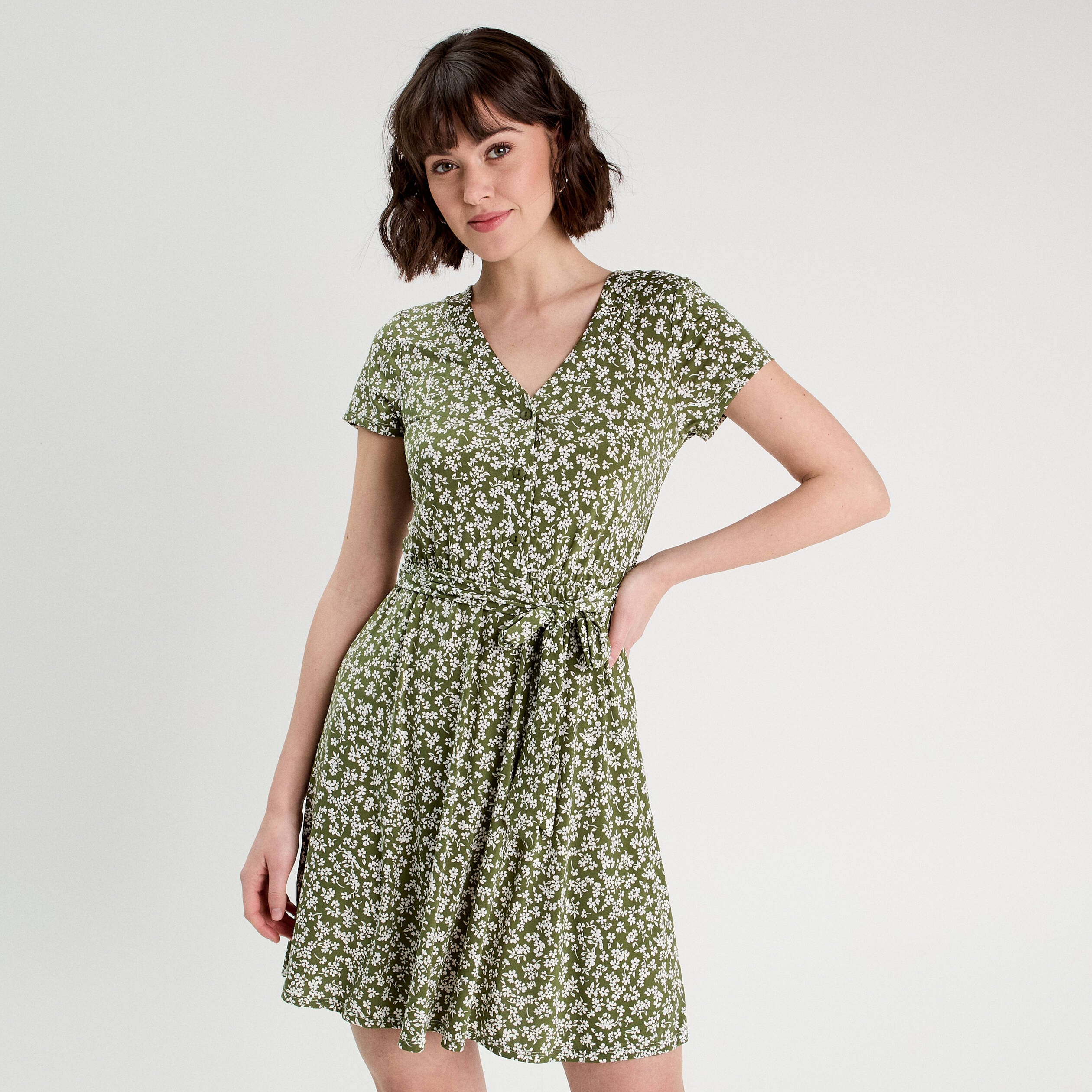 Robe &eacute;vas&eacute;e boutonn&eacute;e vert kaki femme