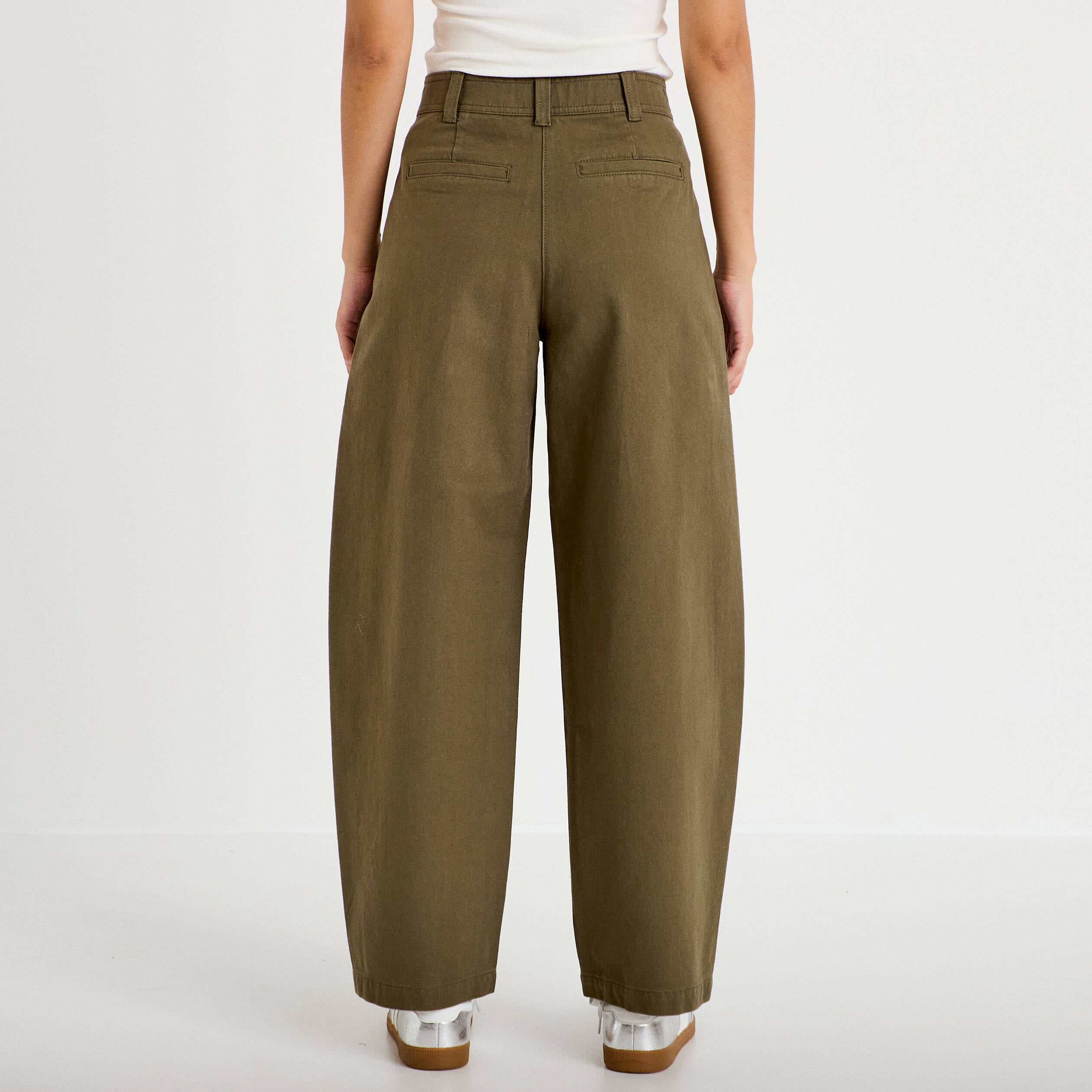 Pantalon chino coupe barrel vert kaki femme
