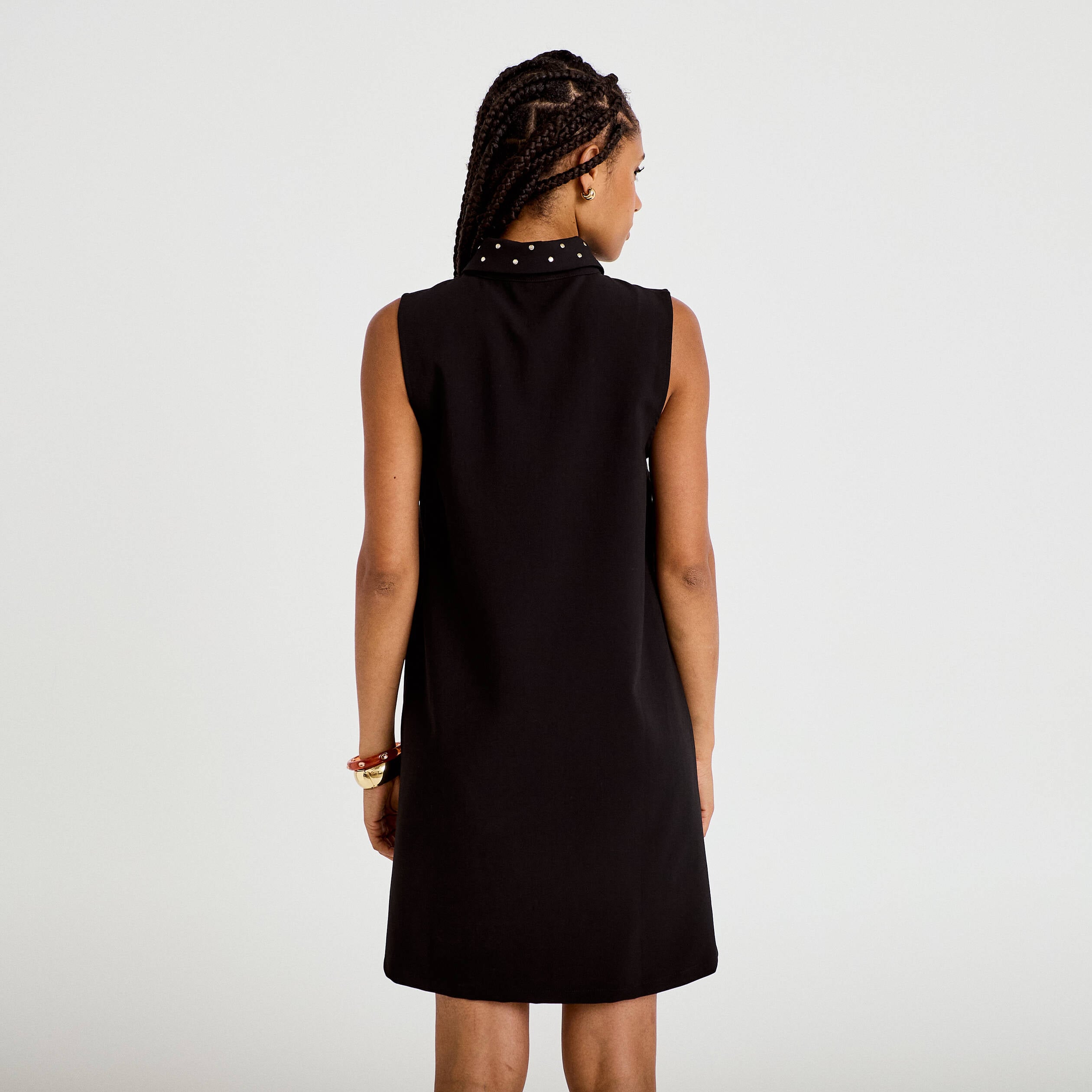 Robe droite courte col chemise clout&eacute;e noir femme