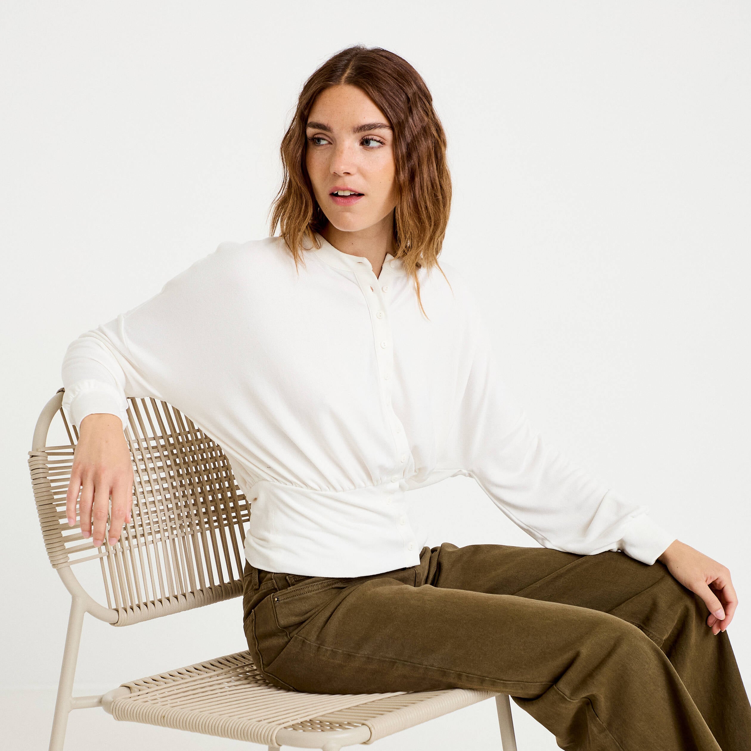 Gilet bas resserr&eacute; manches longues ecru femme