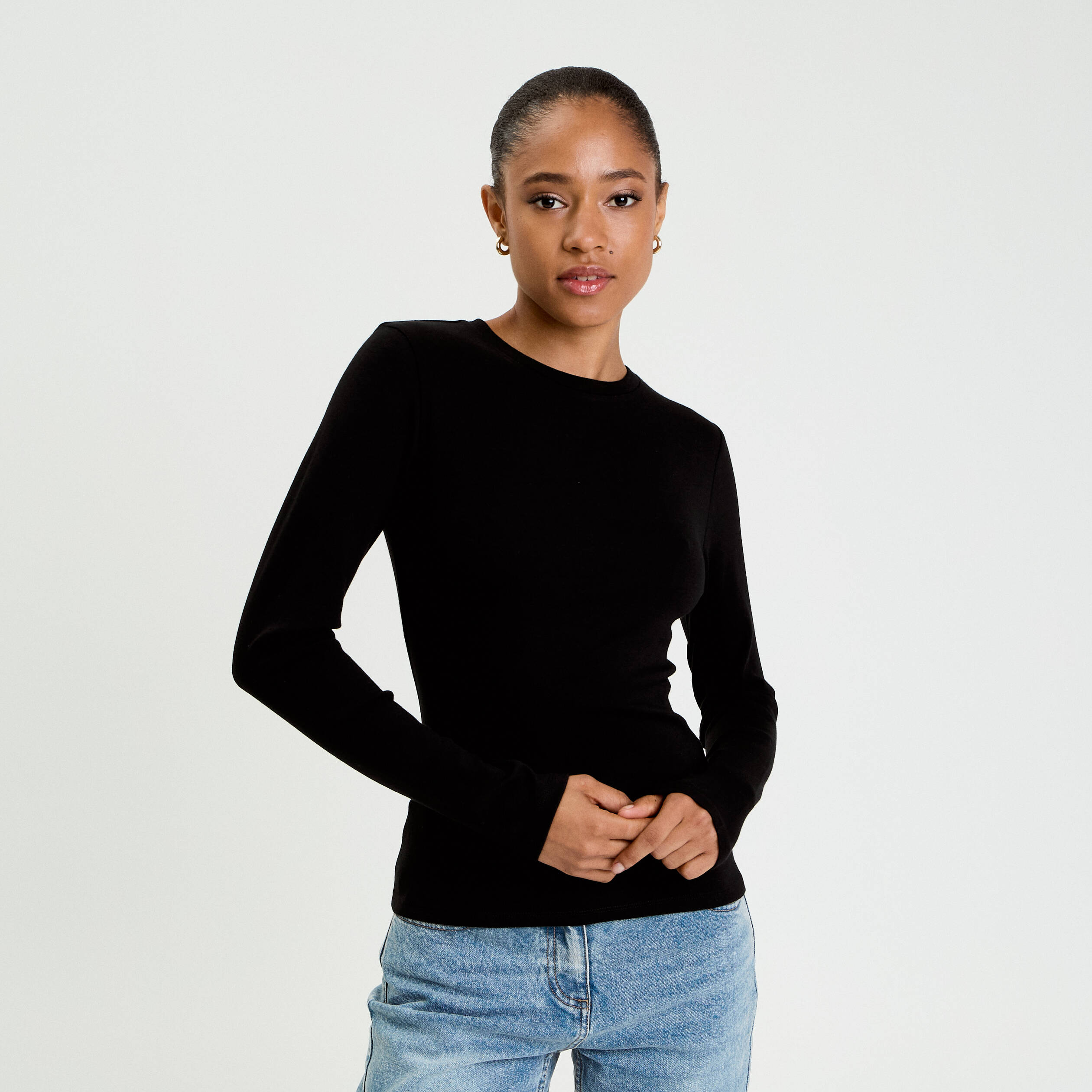 T-shirt cintr&eacute; col rond manches longues noir femme