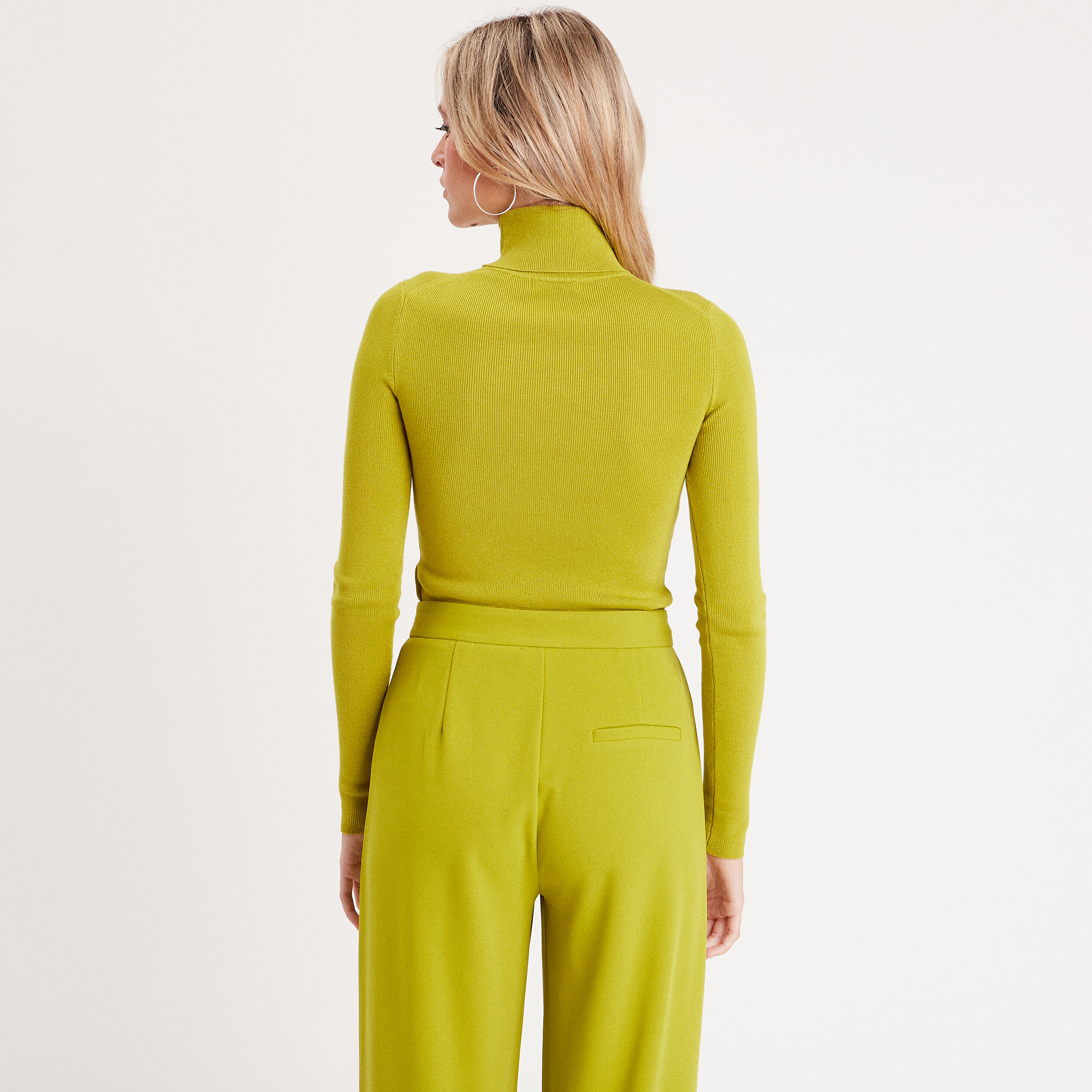 Pull c&ocirc;tel&eacute; col roul&eacute; vert olive femme