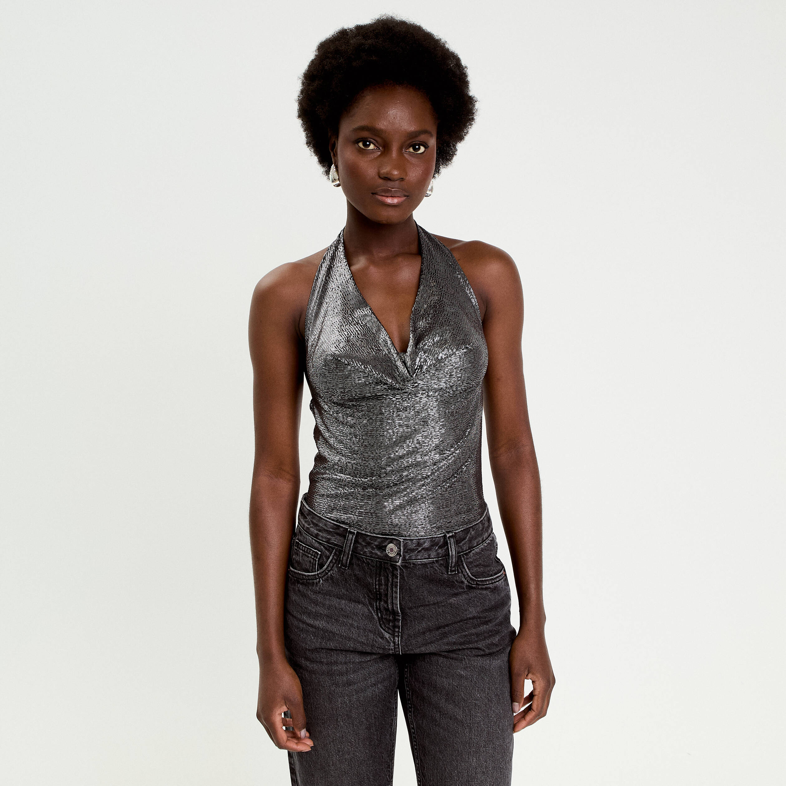Top ajust&eacute; sans manches col b&eacute;nitier gris argent femme