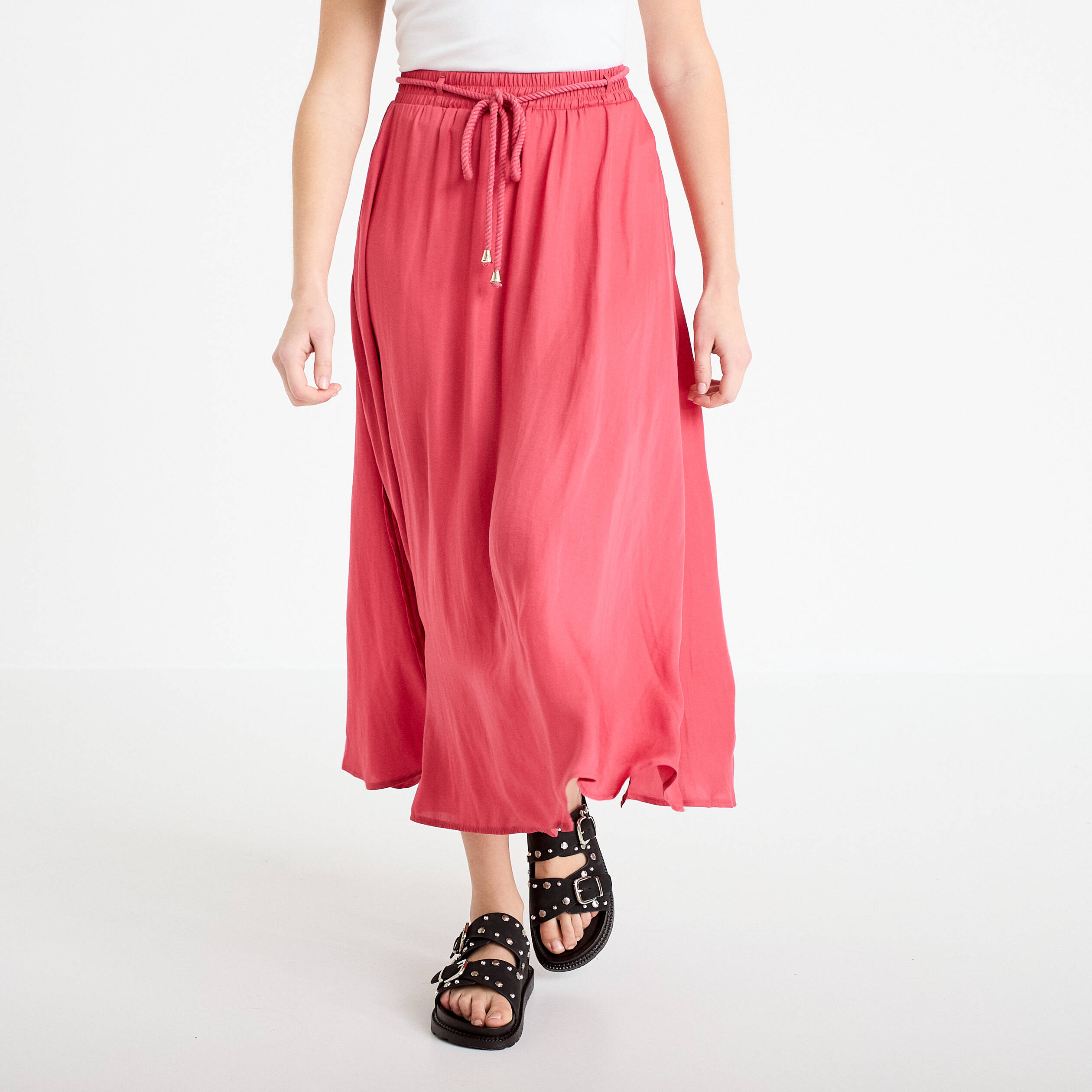 Jupe longue &eacute;vas&eacute;e satin rose framboise femme