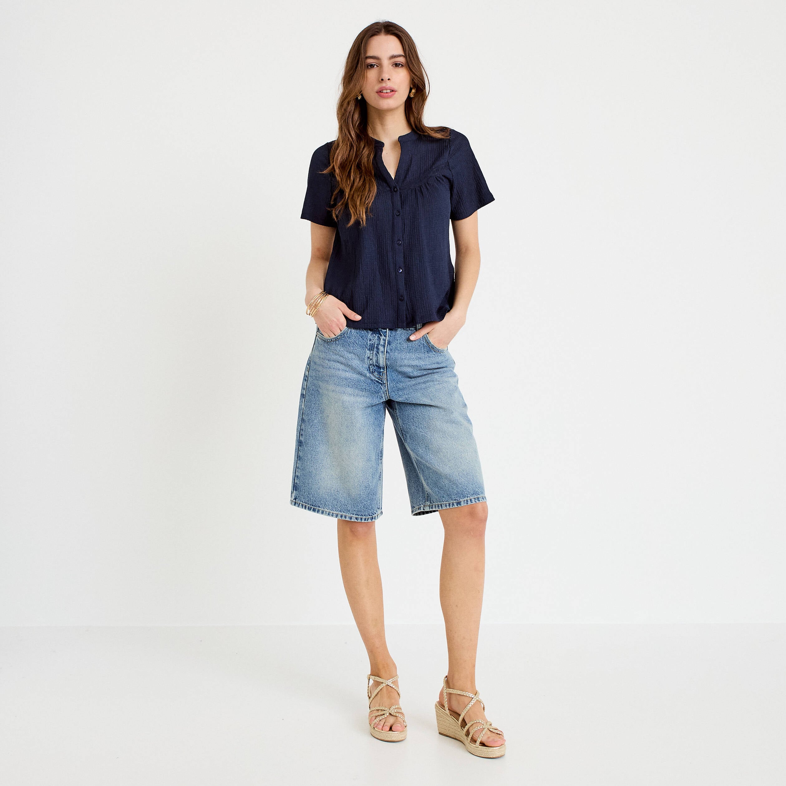 Blouse pliss&eacute;e col v manches courtes bleu fonc&eacute; femme