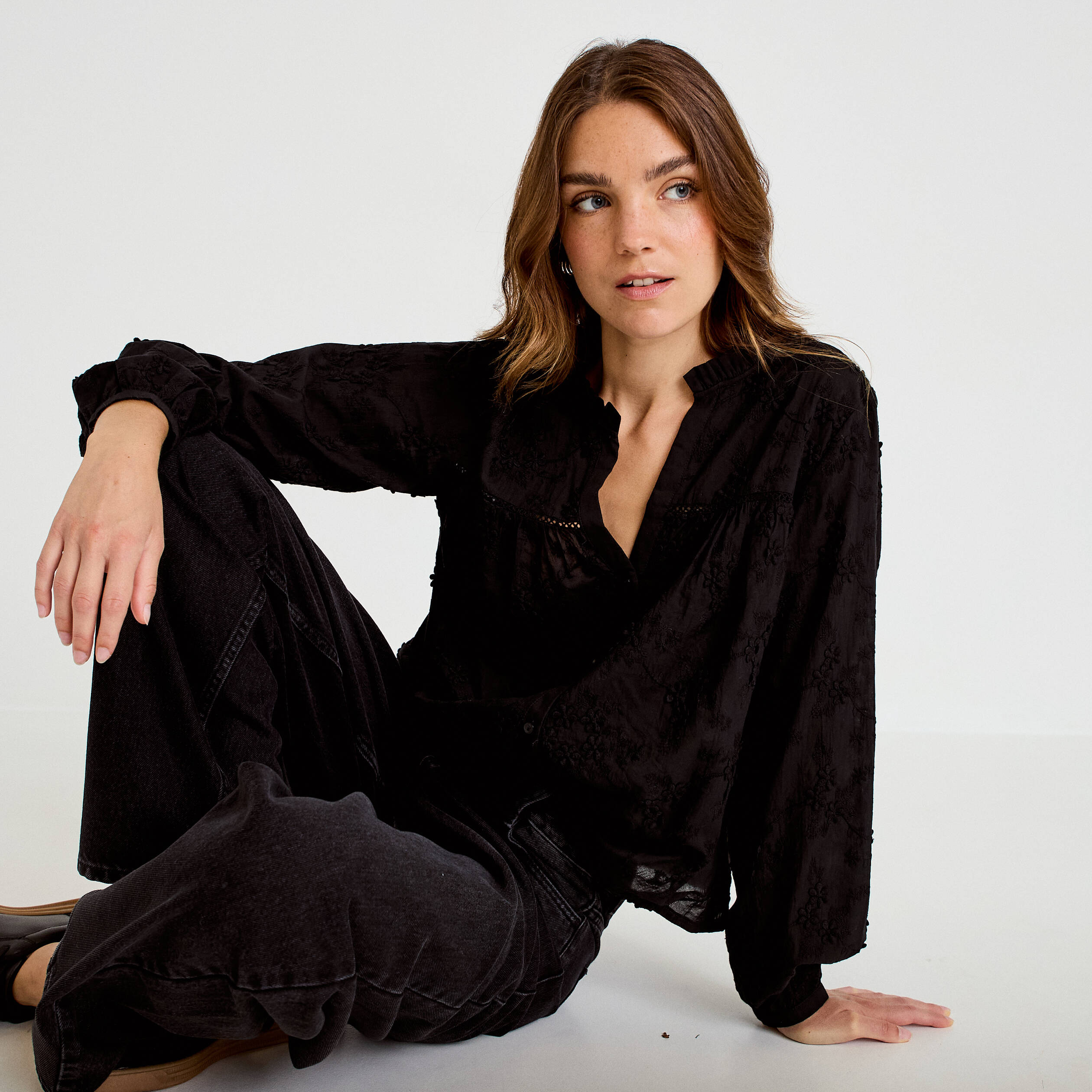 Blouse droite col rond manches longues noir femme