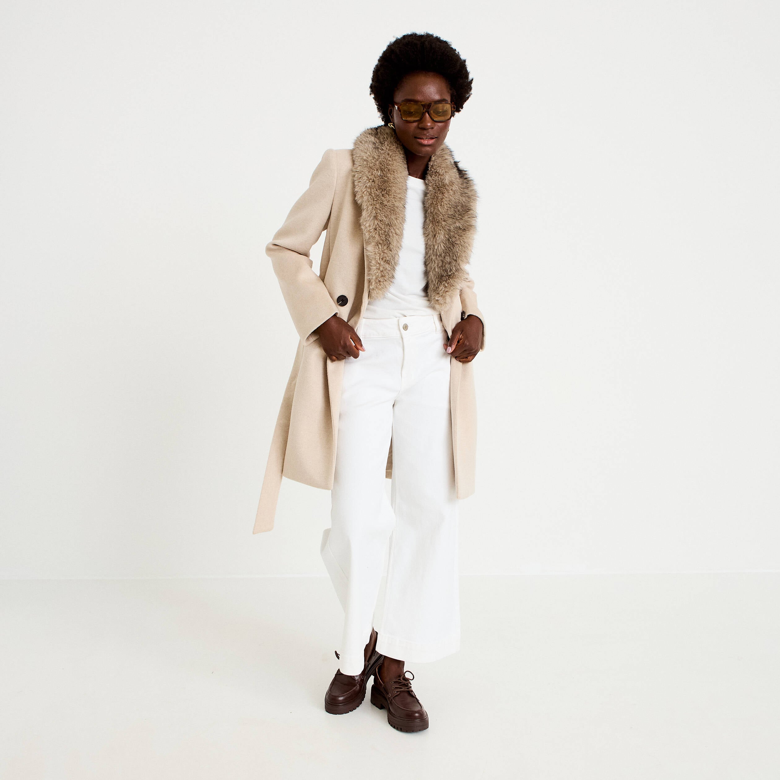 Manteau cintr&eacute; col ch&acirc;le manches longues beige femme