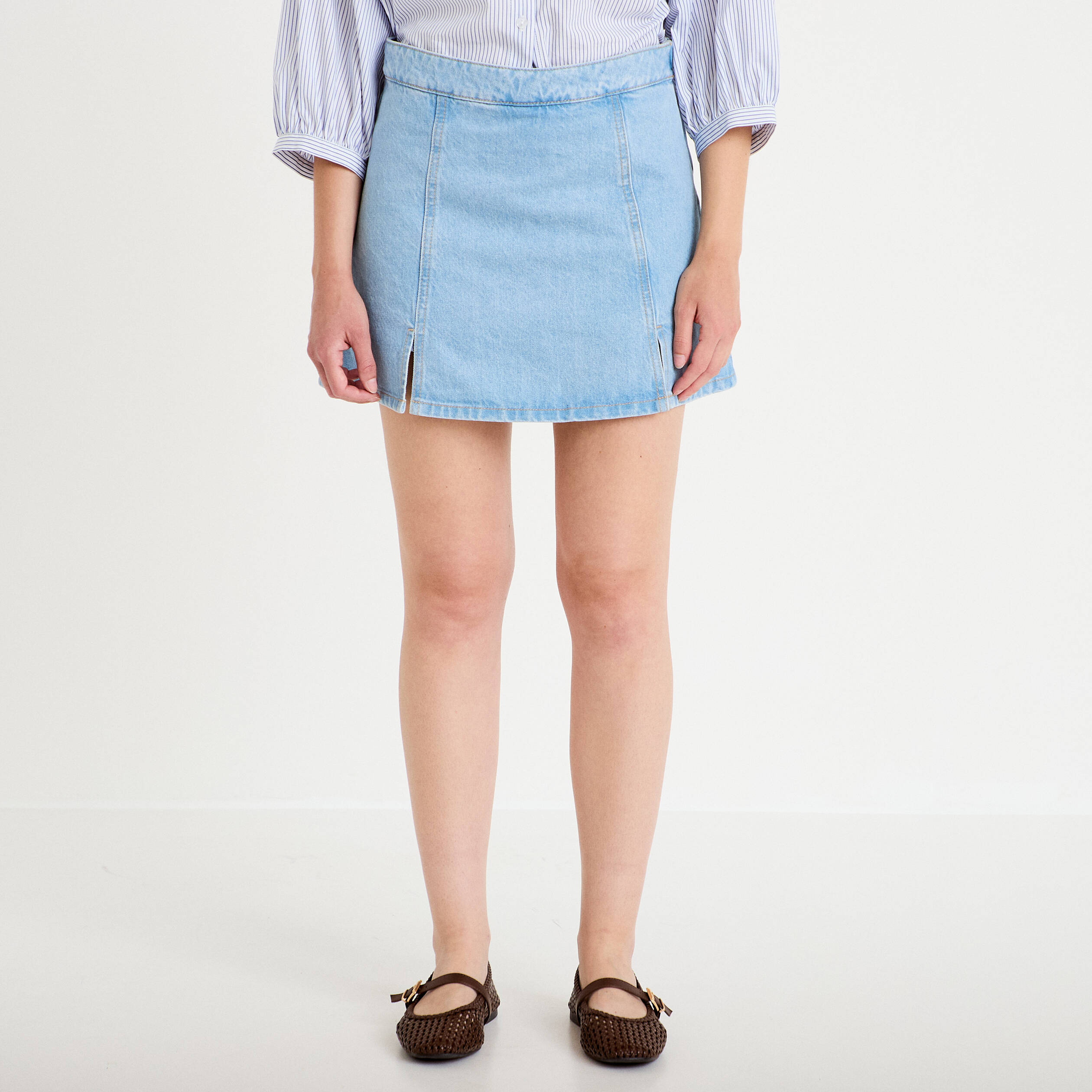Jupe-short trap&egrave;ze en jean denim bleach femme