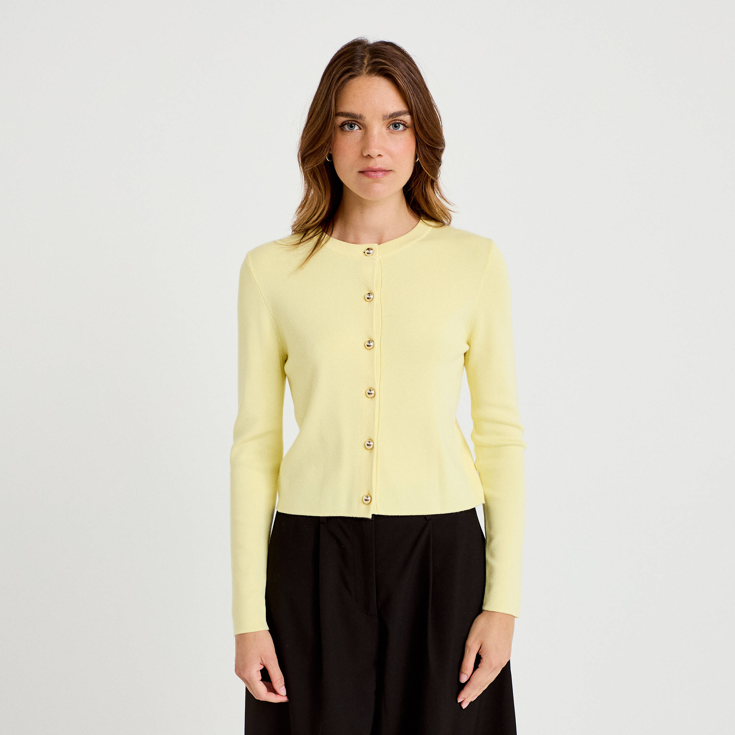 Gilet ajust&eacute; cropped col rond jaune clair femme
