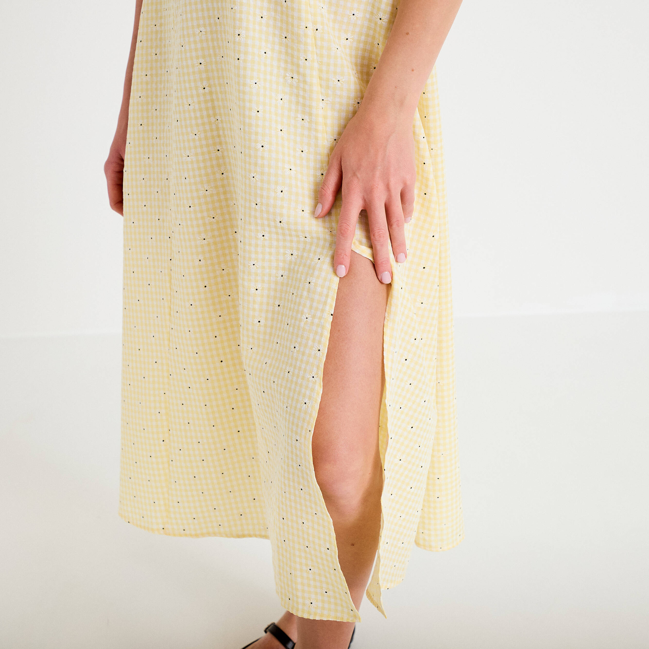 Robe &eacute;vas&eacute;e 3/4 &agrave; fines bretelles jaune clair femme