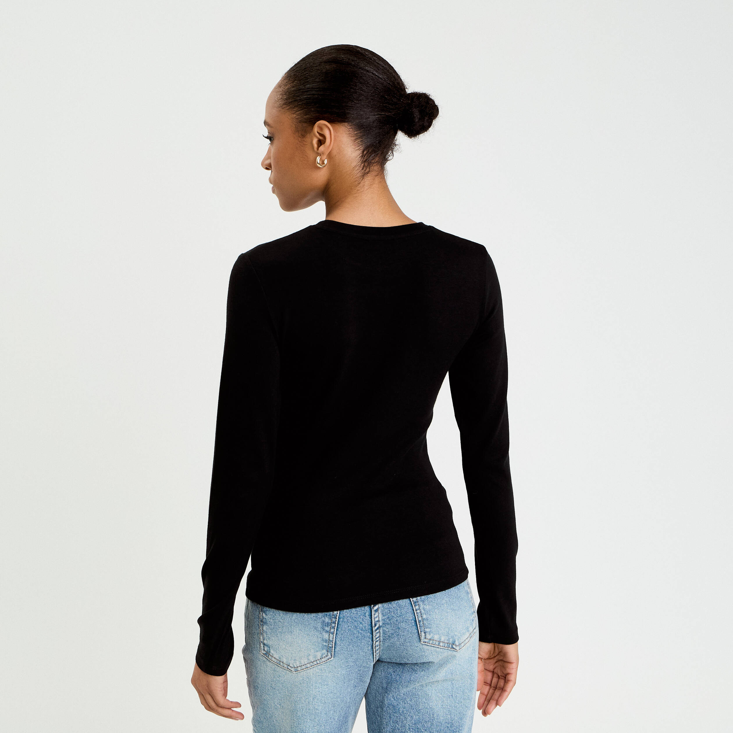 T-shirt cintr&eacute; col rond manches longues noir femme