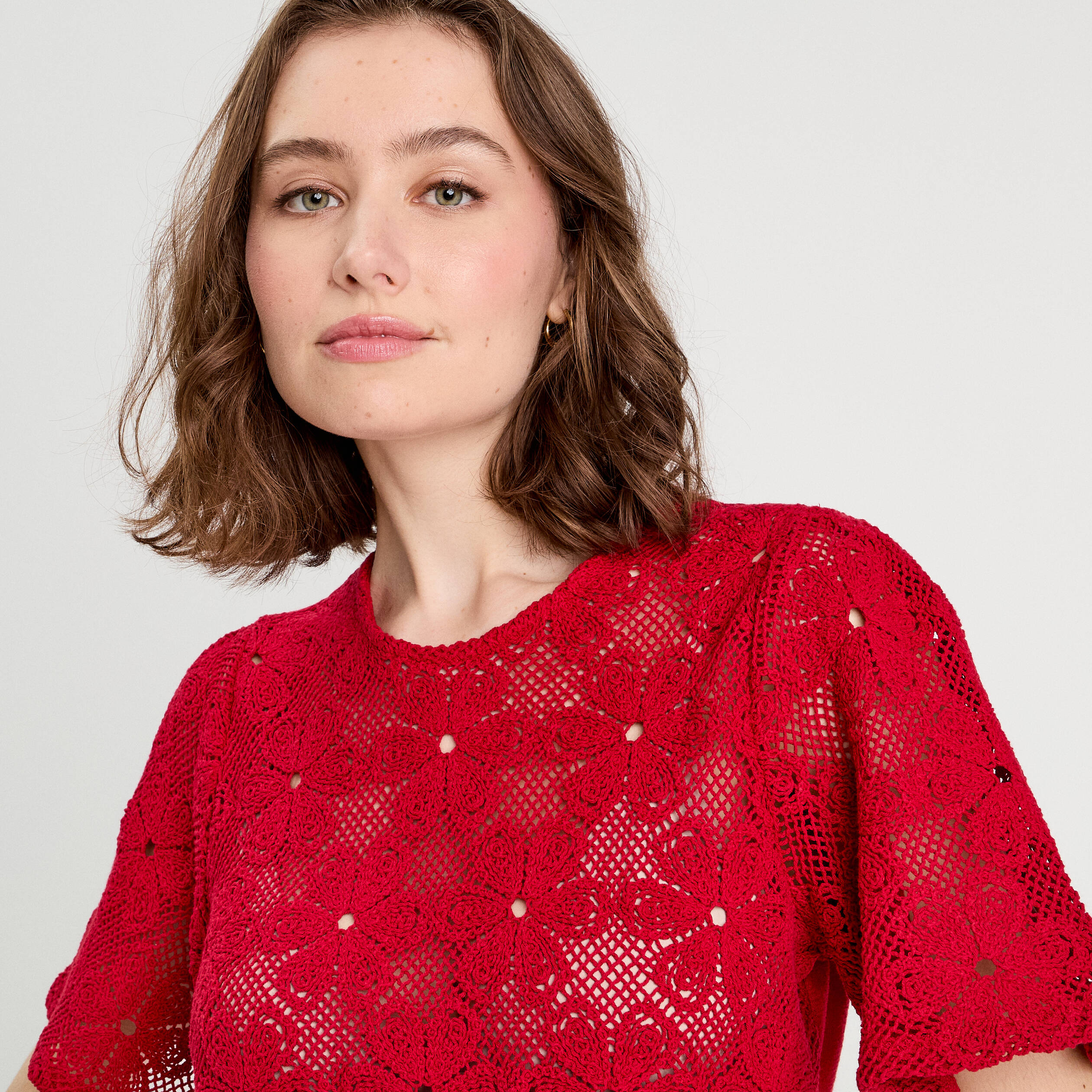 T-shirt dentelle macram&eacute; rouge femme