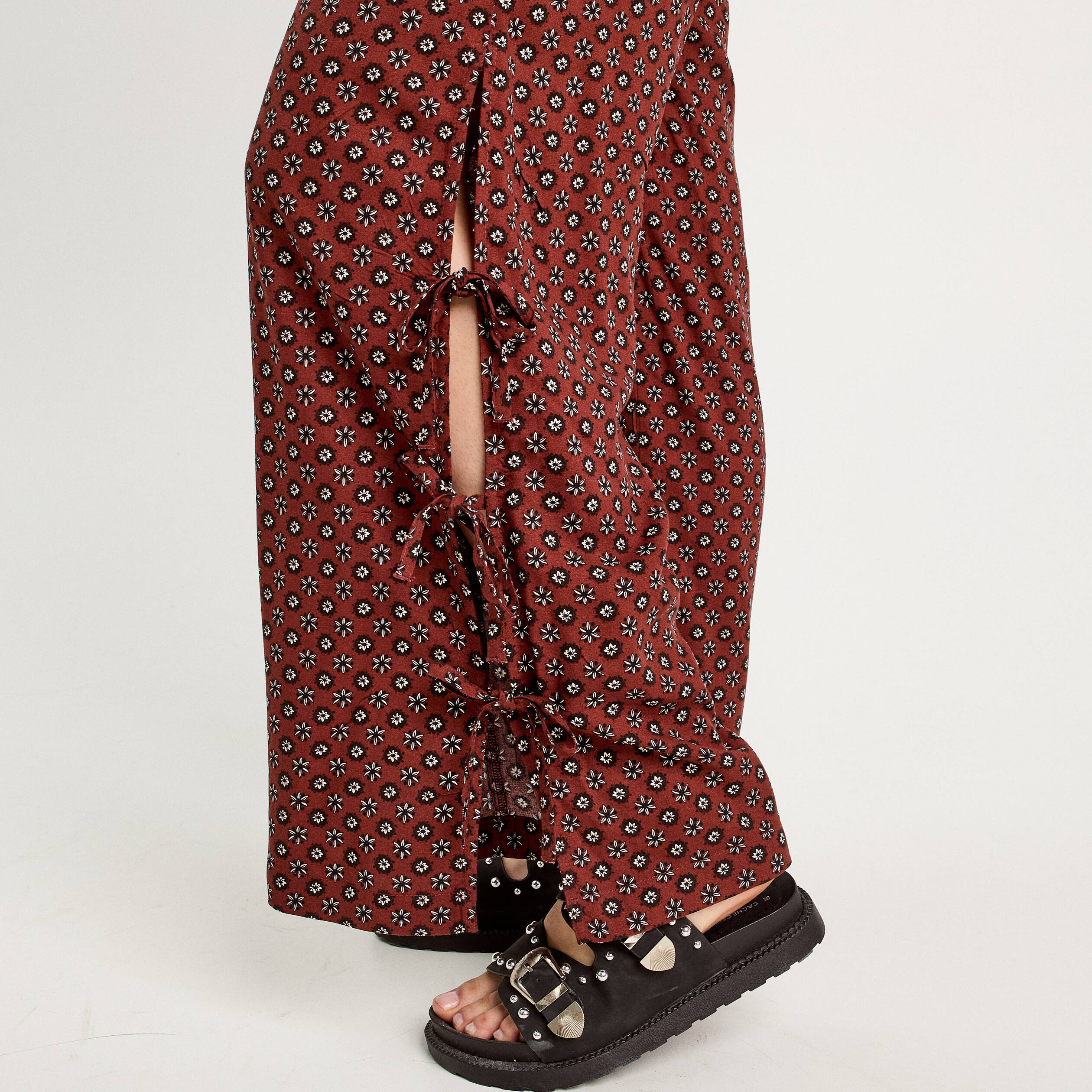 pantalon large avec noeuds marron cognac femme Pantalon large avec noeuds marron cognac femme