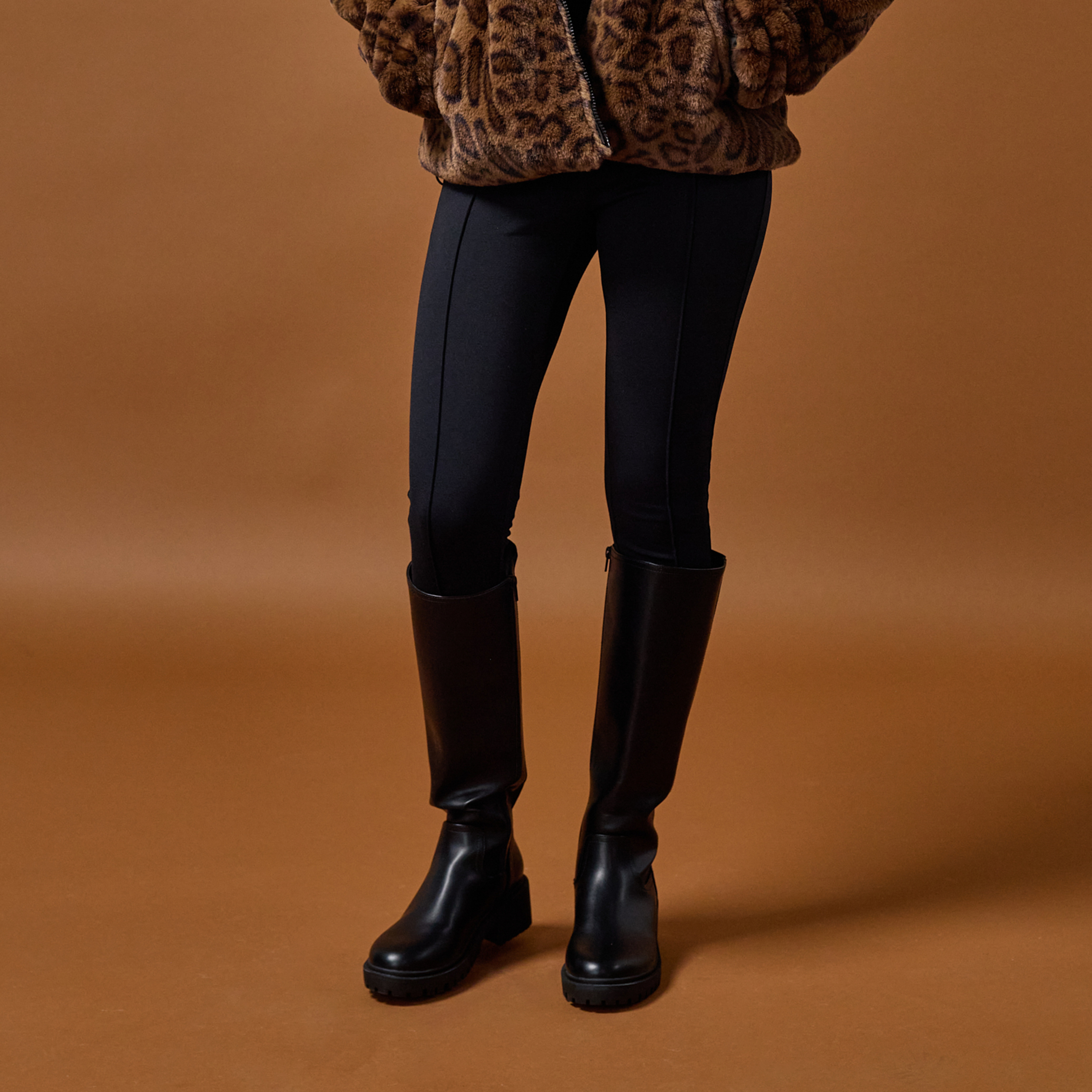 Fuseau noir femme