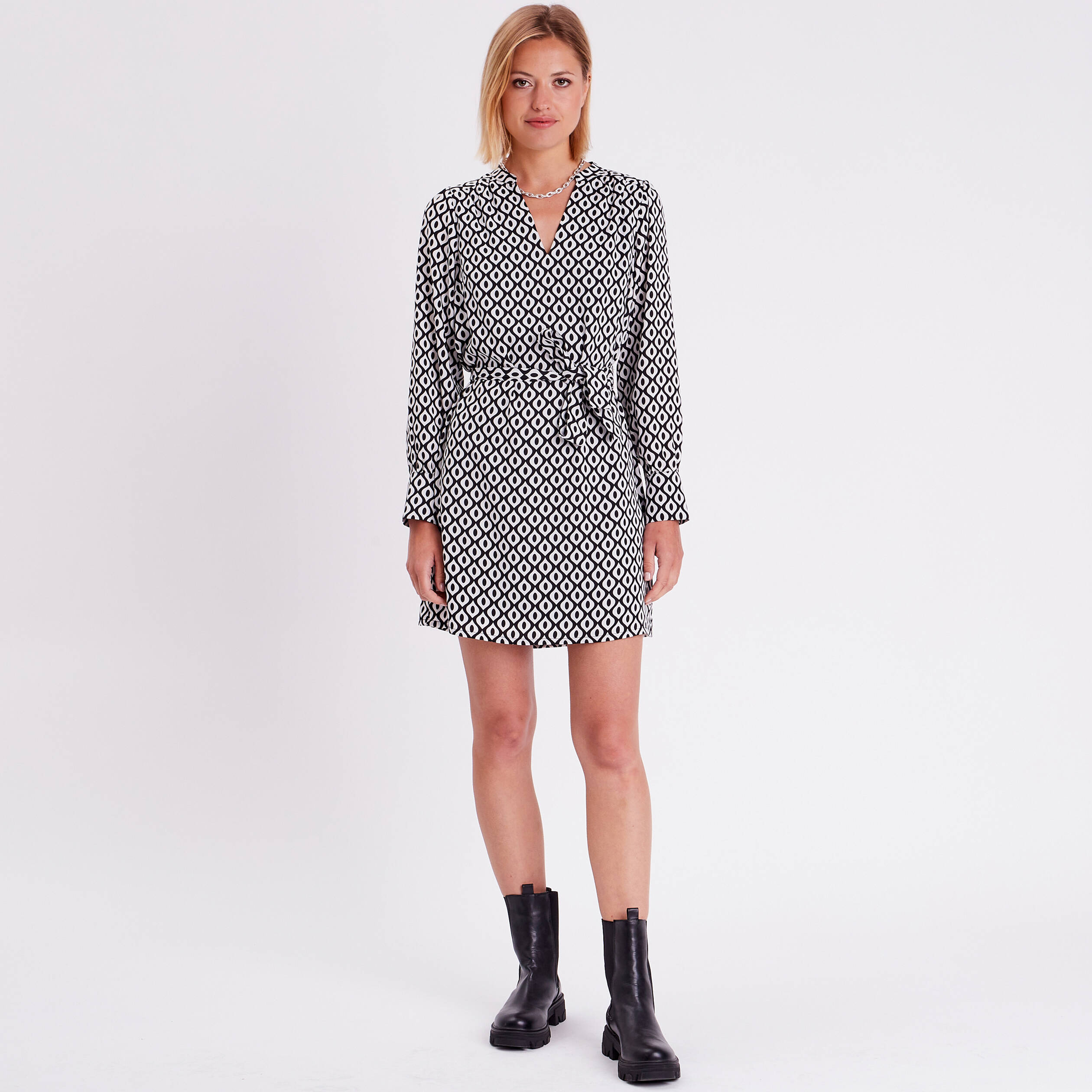 Robe hotsell droite ceinturée