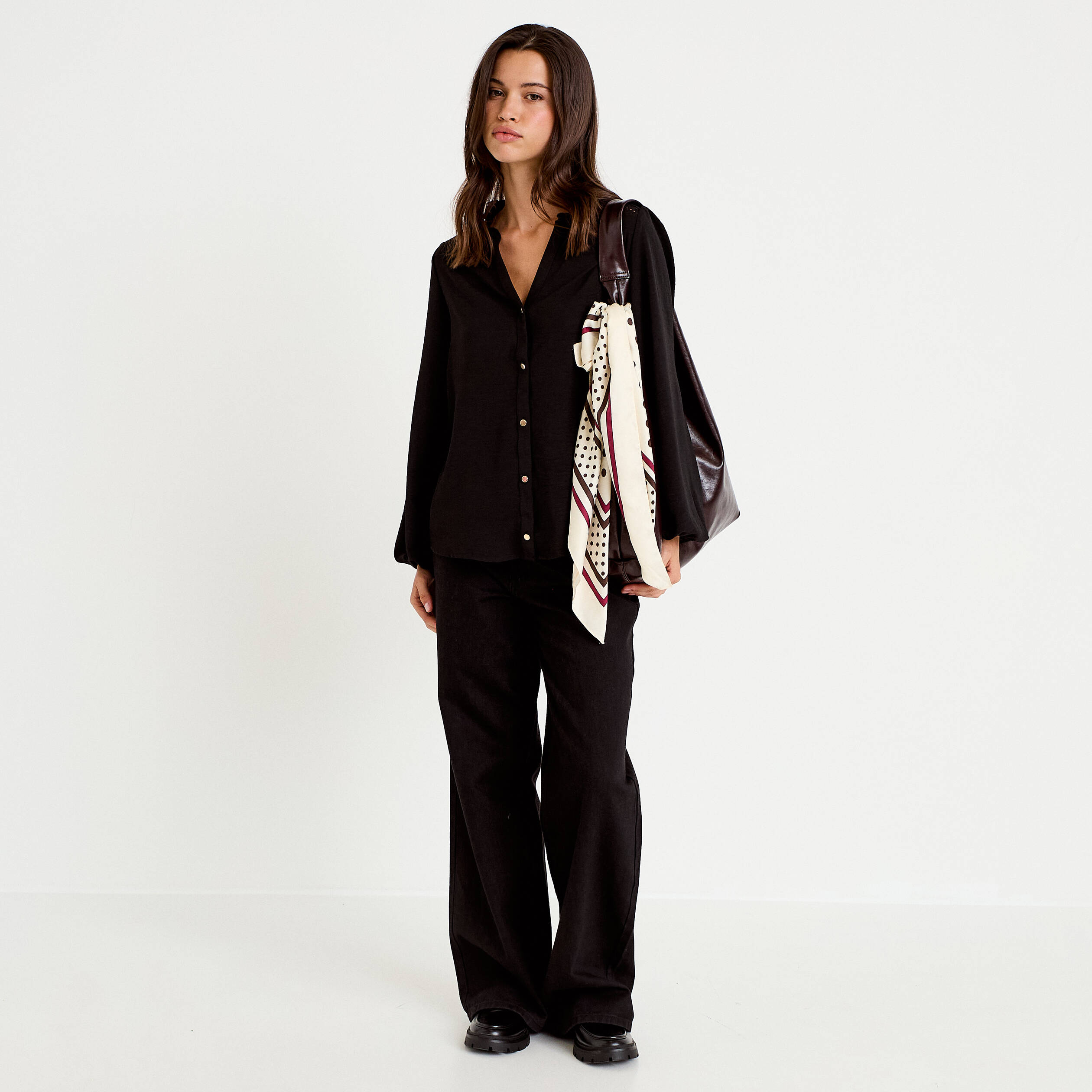 Blouse droite col v manches longues noir femme