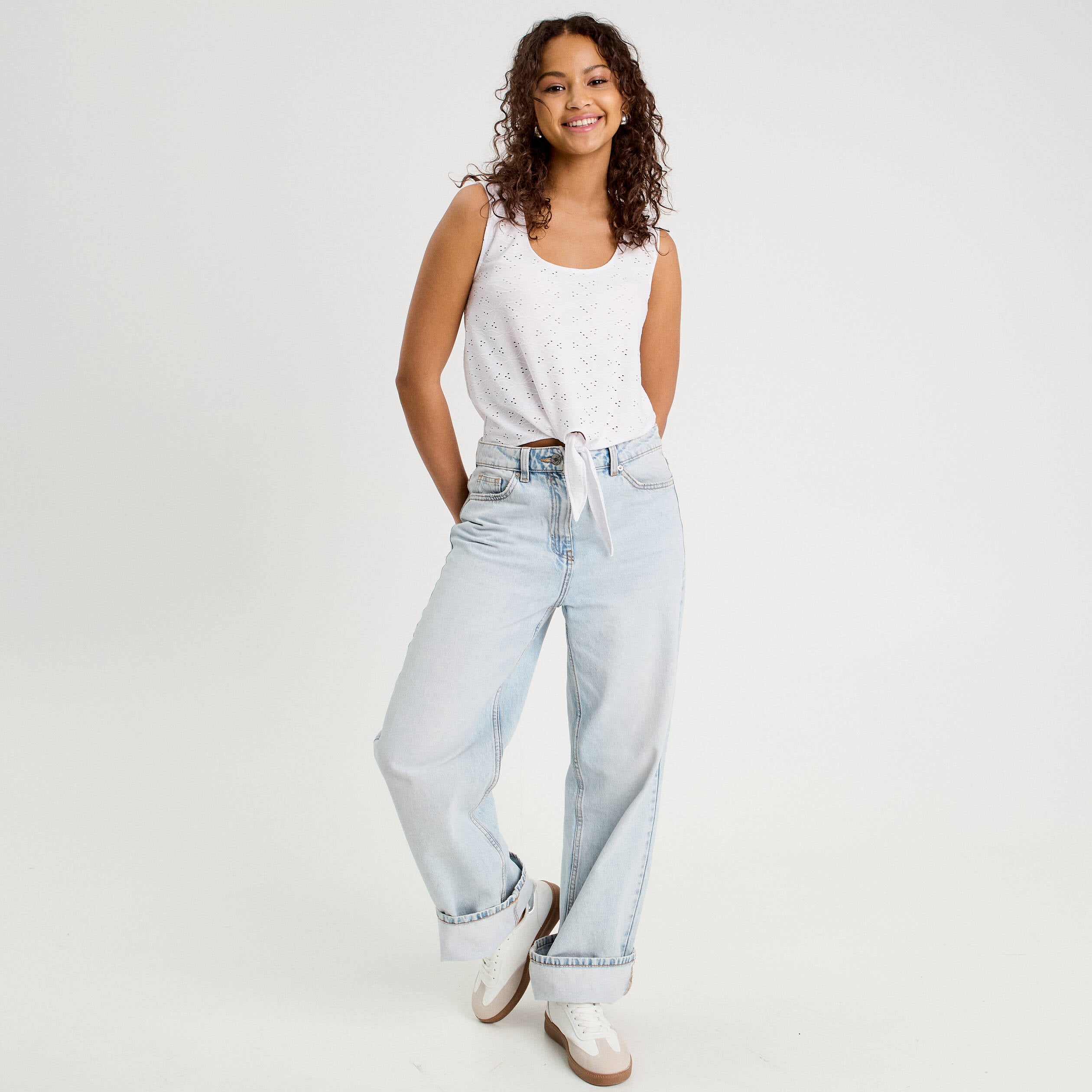 D&eacute;bardeur cropped nou&eacute; blanc femme