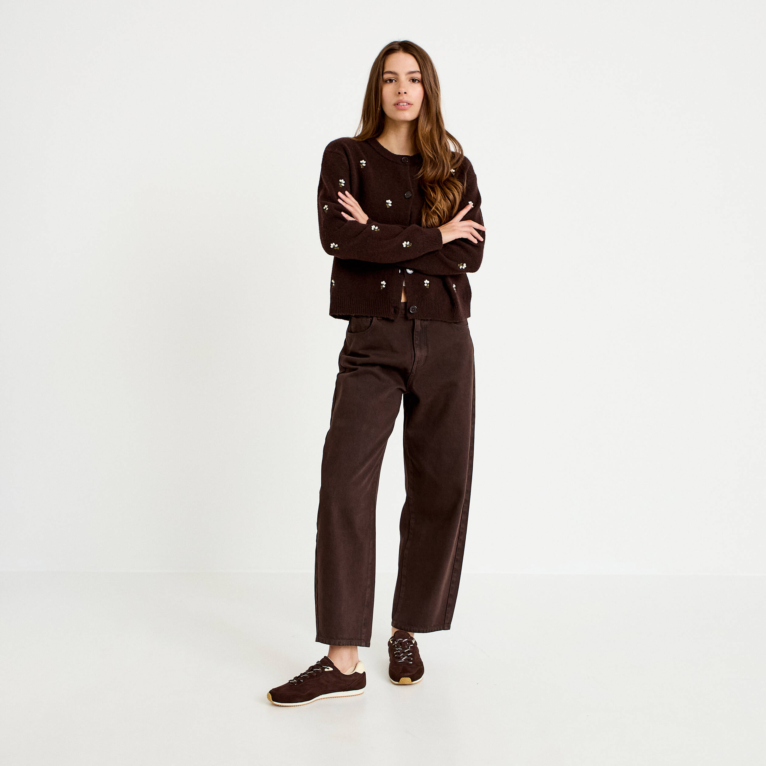 Gilet manches longues broderies col rond marron fonc&eacute; femme