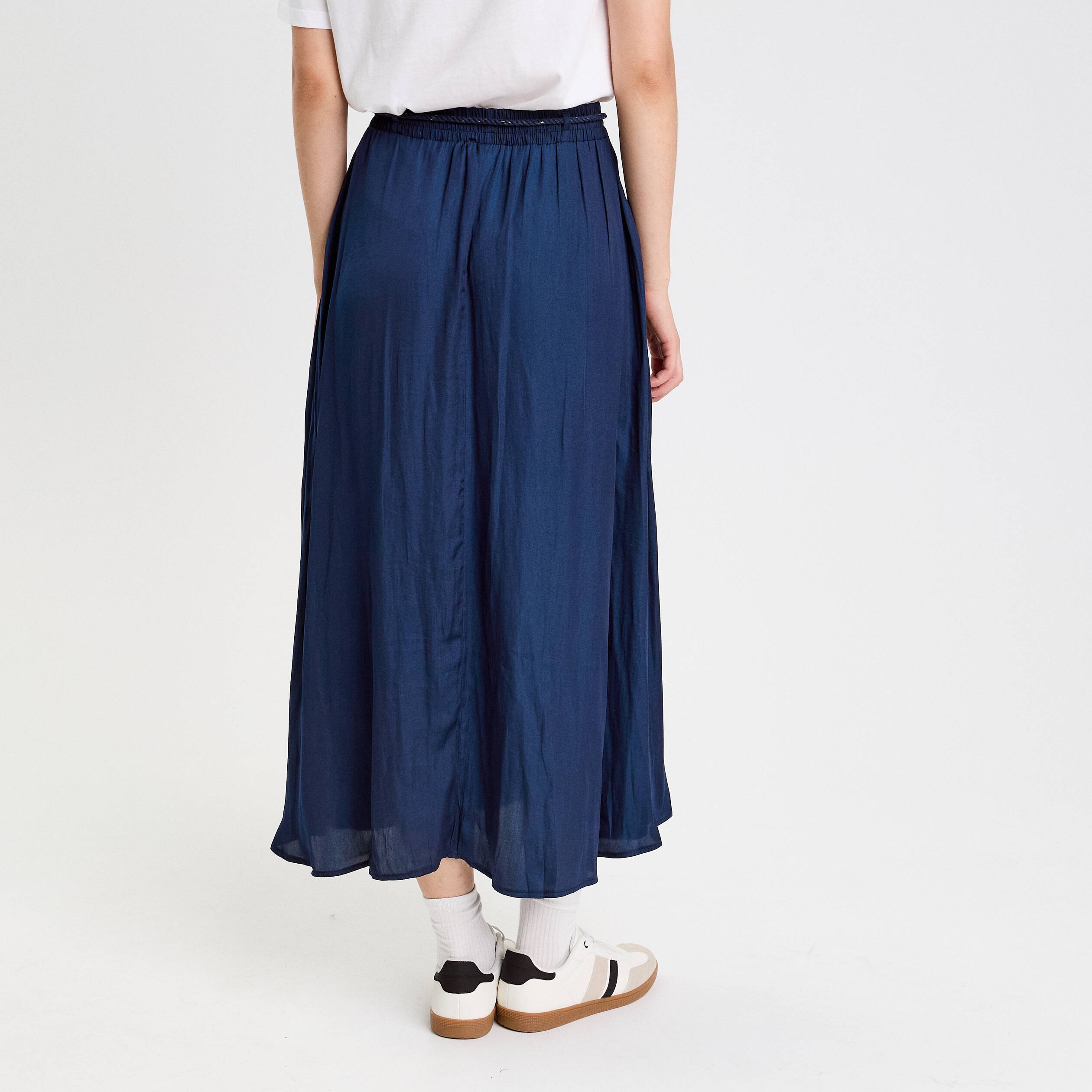 jupe longue evasee satin bleu marine femme Jupe longue évasée satin bleu marine femme