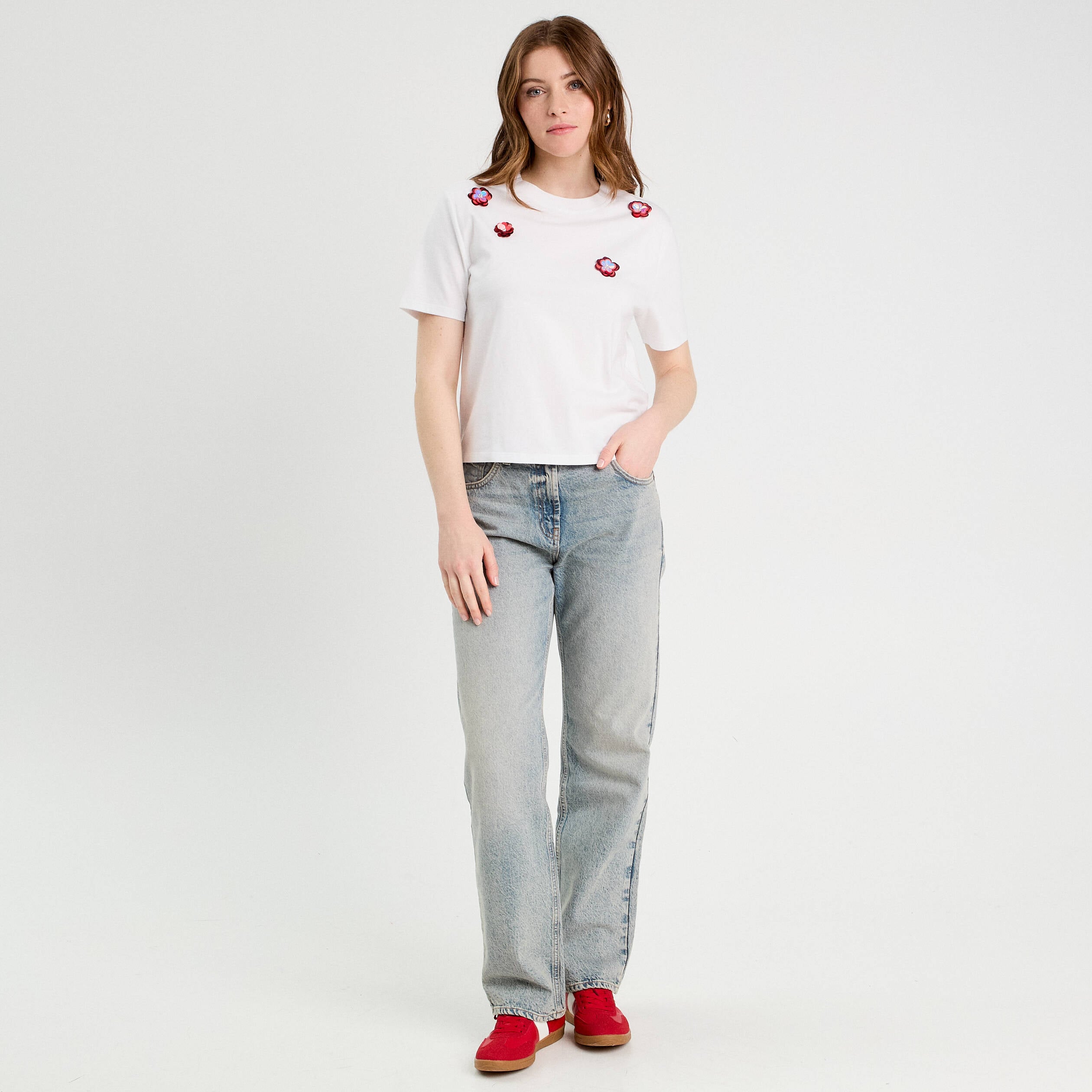 T-shirt d&eacute;tails fleurs sequins blanc femme