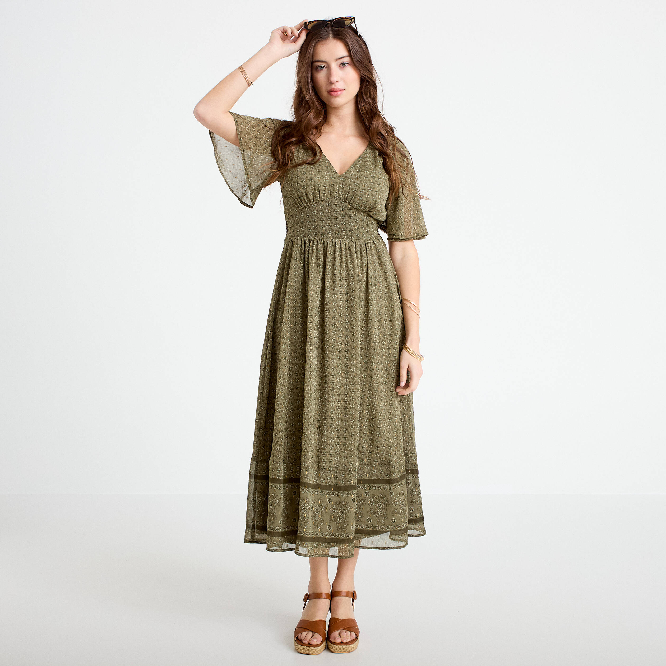 Robe longue &eacute;vas&eacute;e col v voile vert kaki femme
