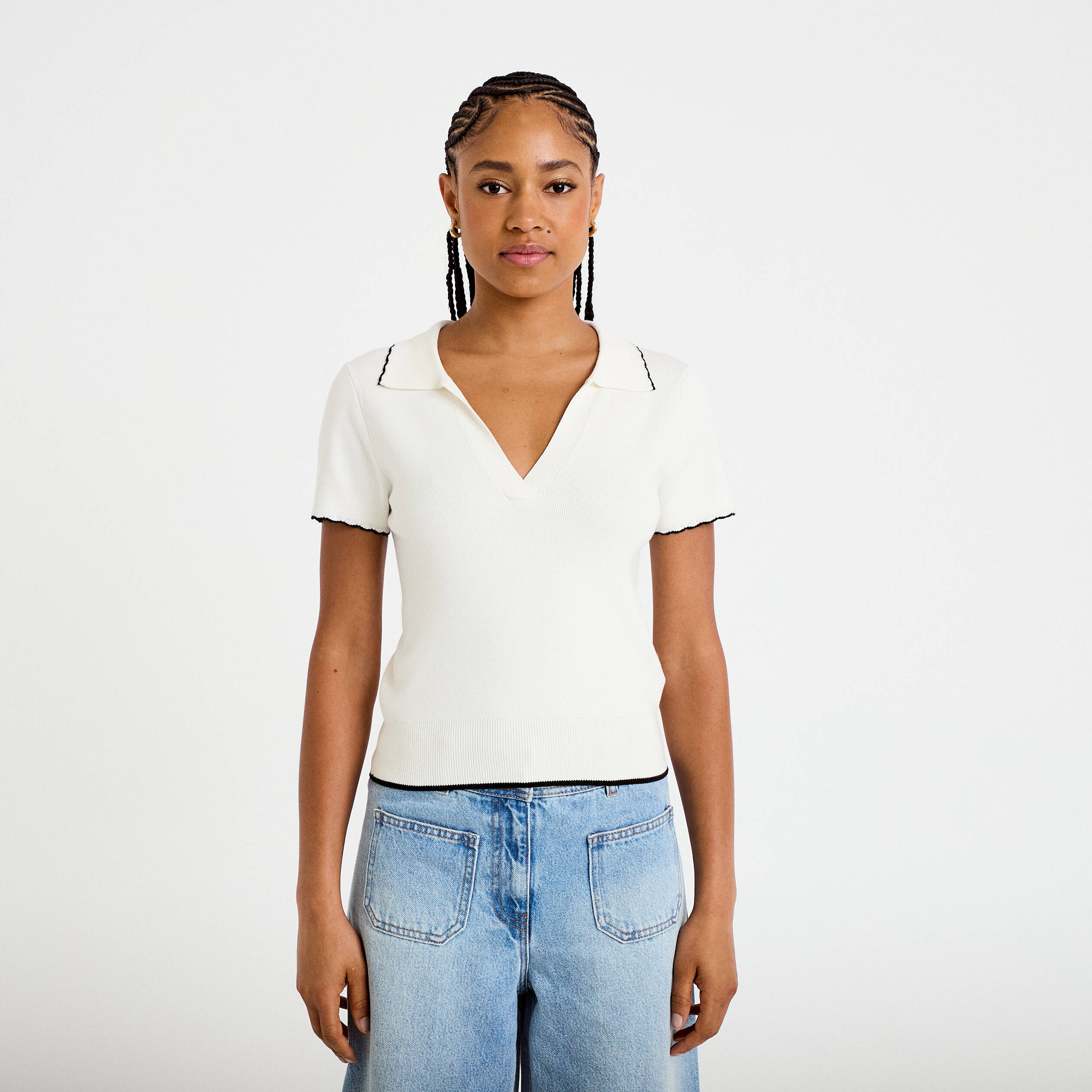 Polo ajust&eacute; manches courtes col chemise ecru femme