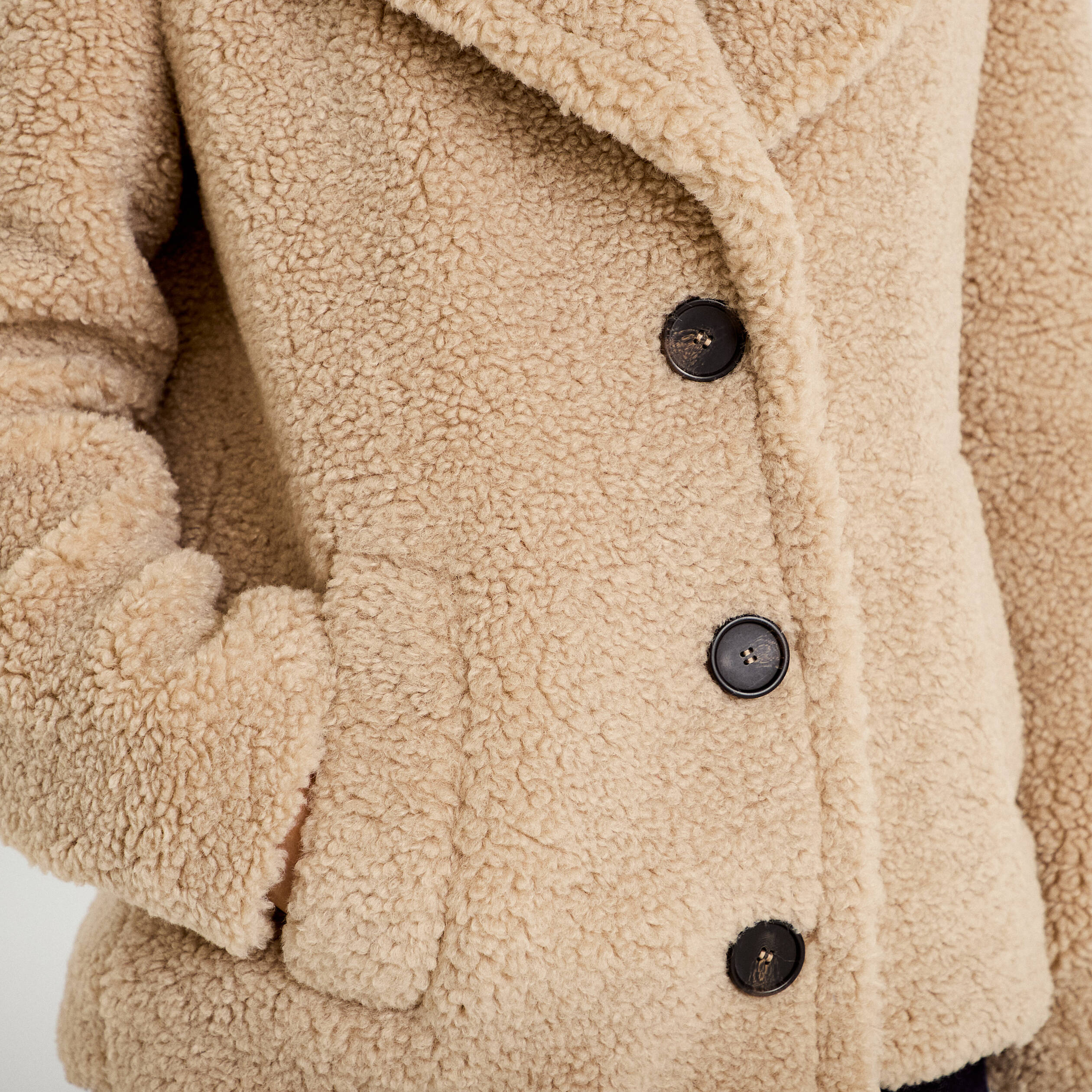 Manteau droit bouclettes col tailleur beige femme