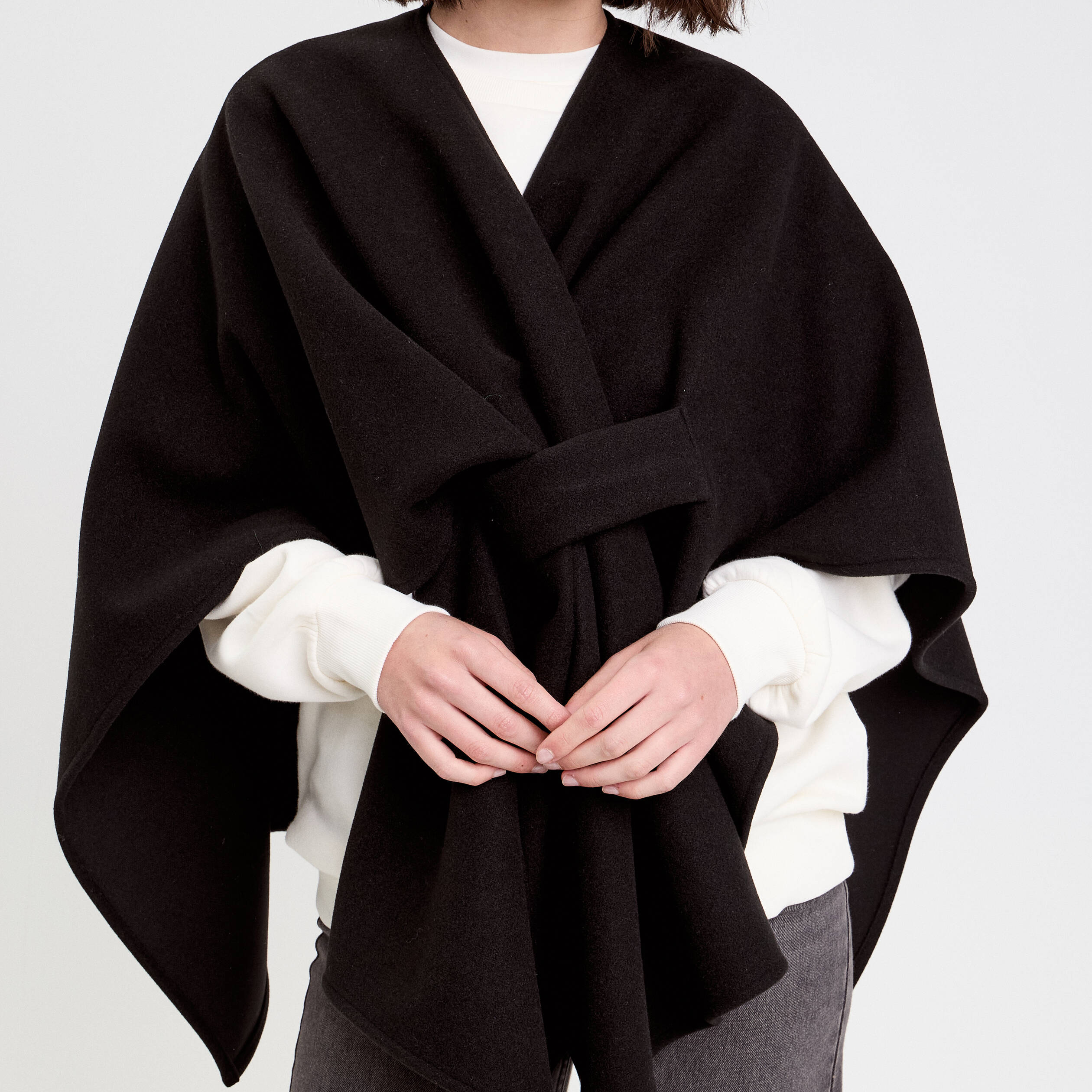 Poncho col V avec passant noir femme
