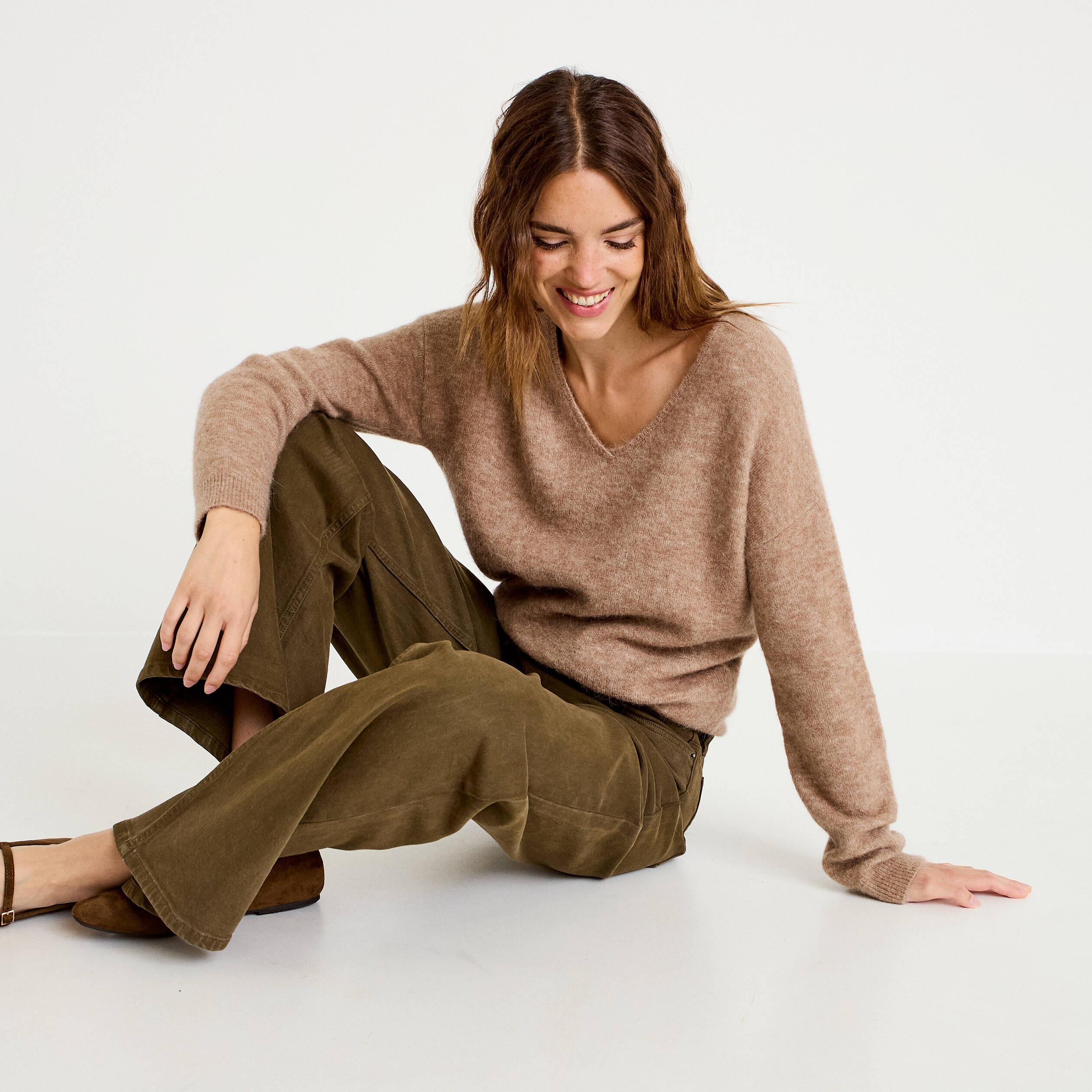 Pull avec col en V taupe femme