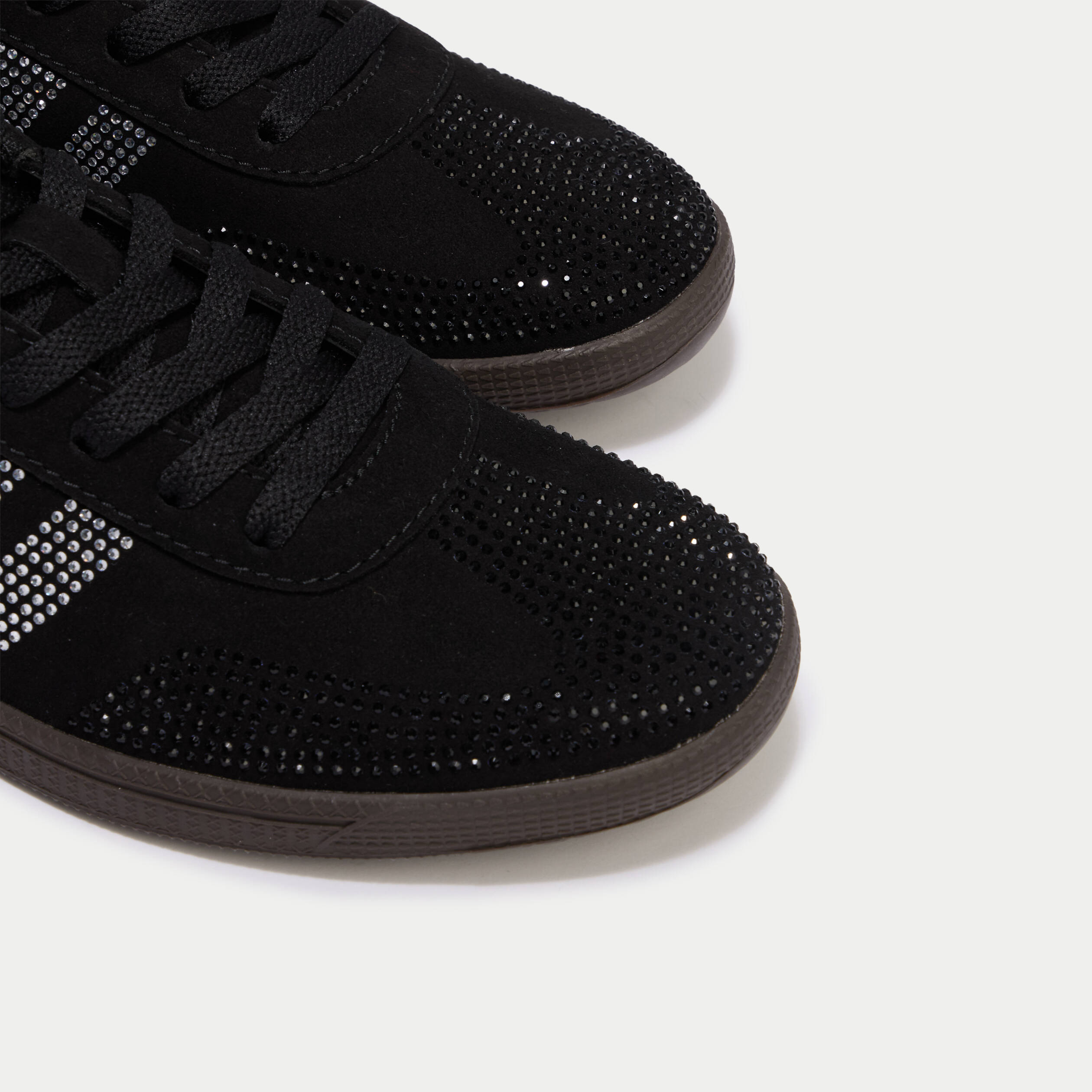 Baskets basses &agrave; lacets denim noir enduit femme