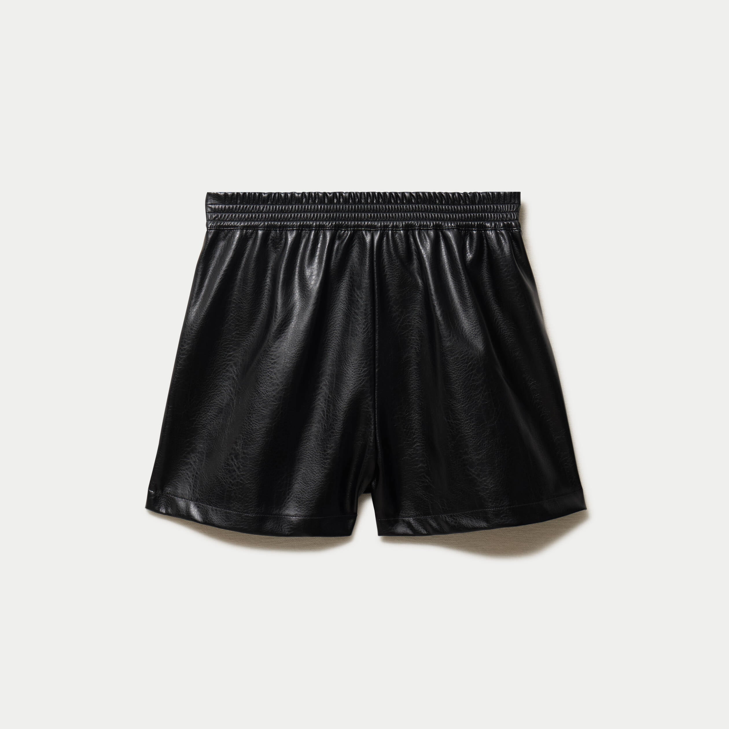 Short taille haute en similicuir noir