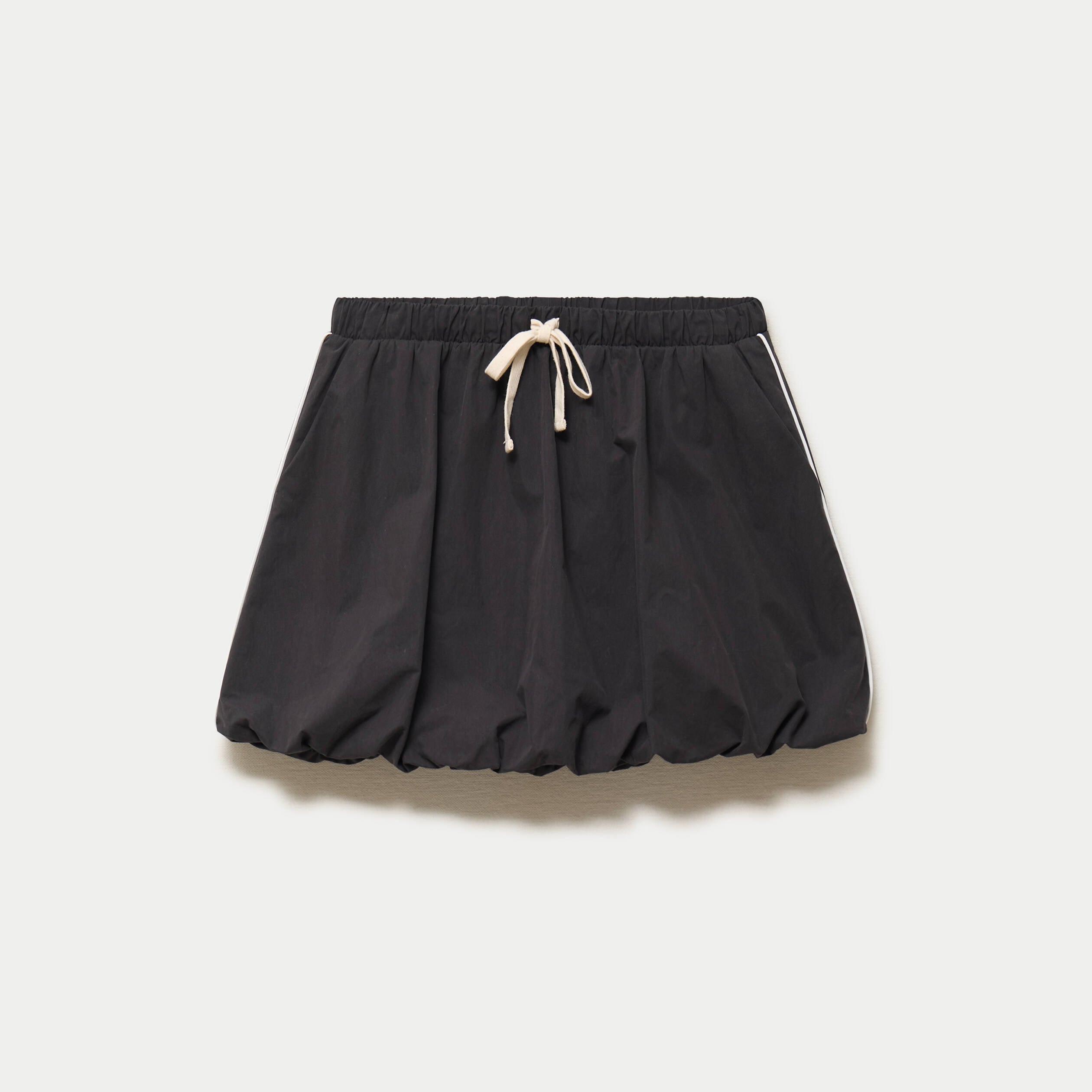 Jupe courte ample effet boule noir