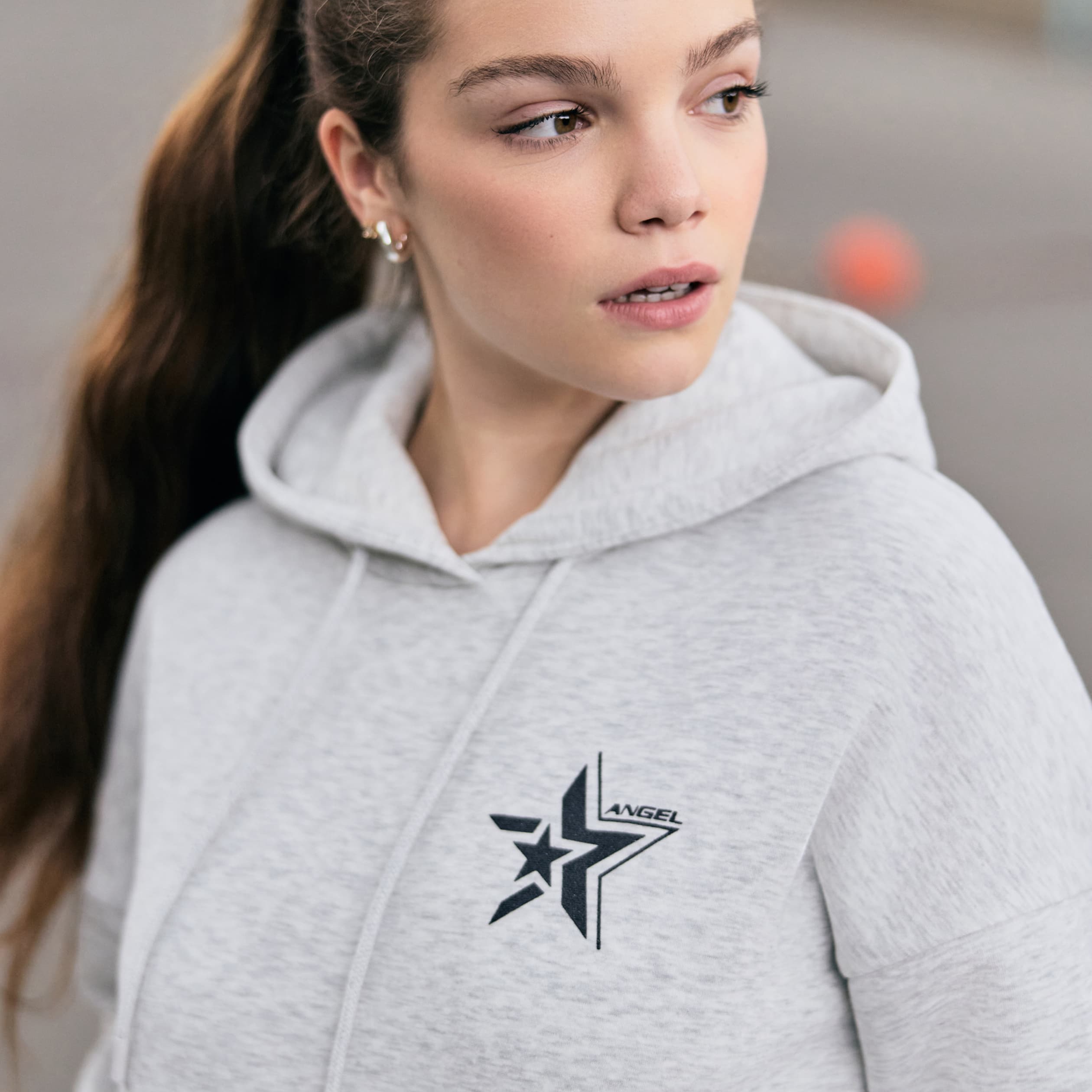 Sweat &agrave; capuche manches longues blanc