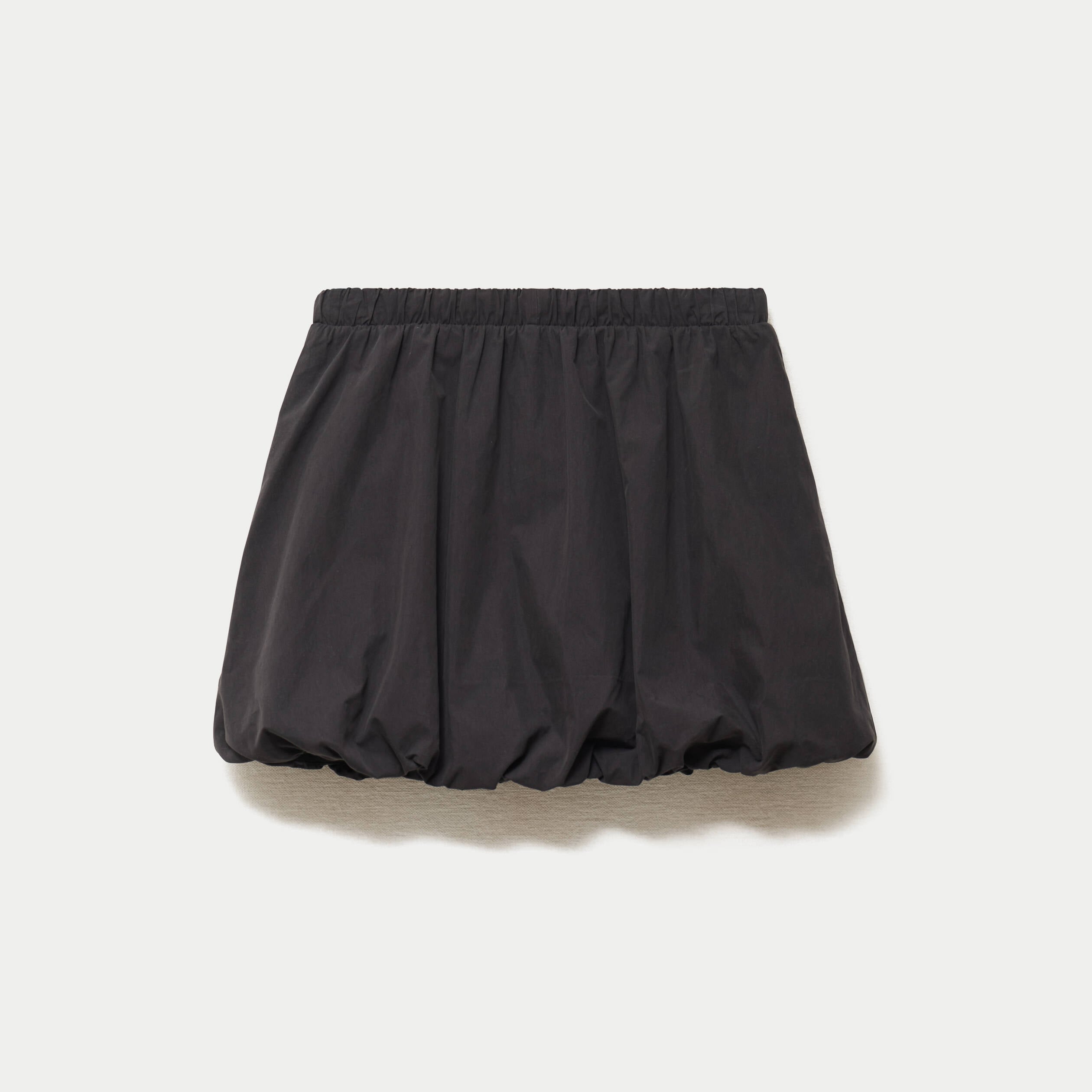 Jupe courte ample effet boule noir