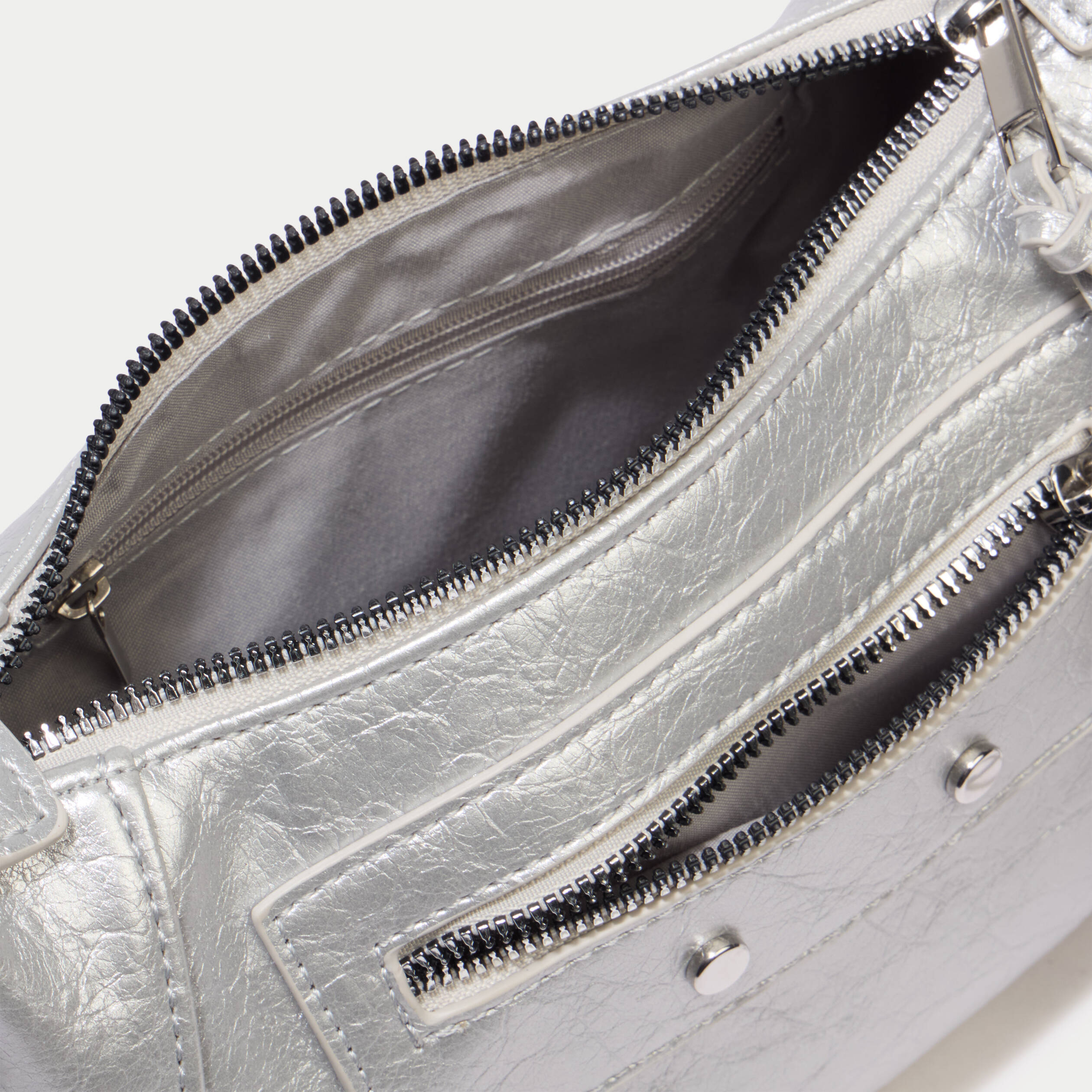 Sac &agrave; main gris argent