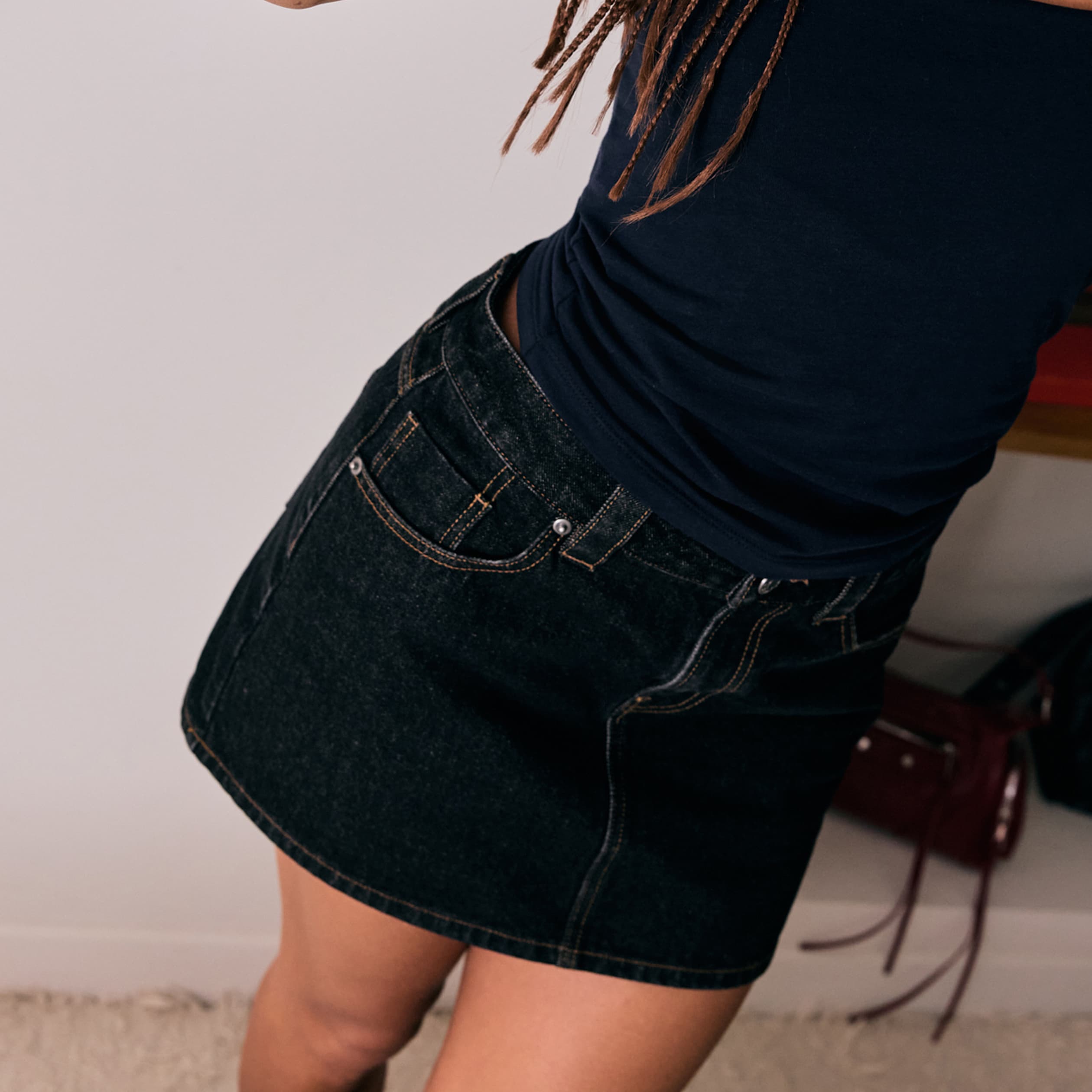Jupe-short courte en jean denim noir