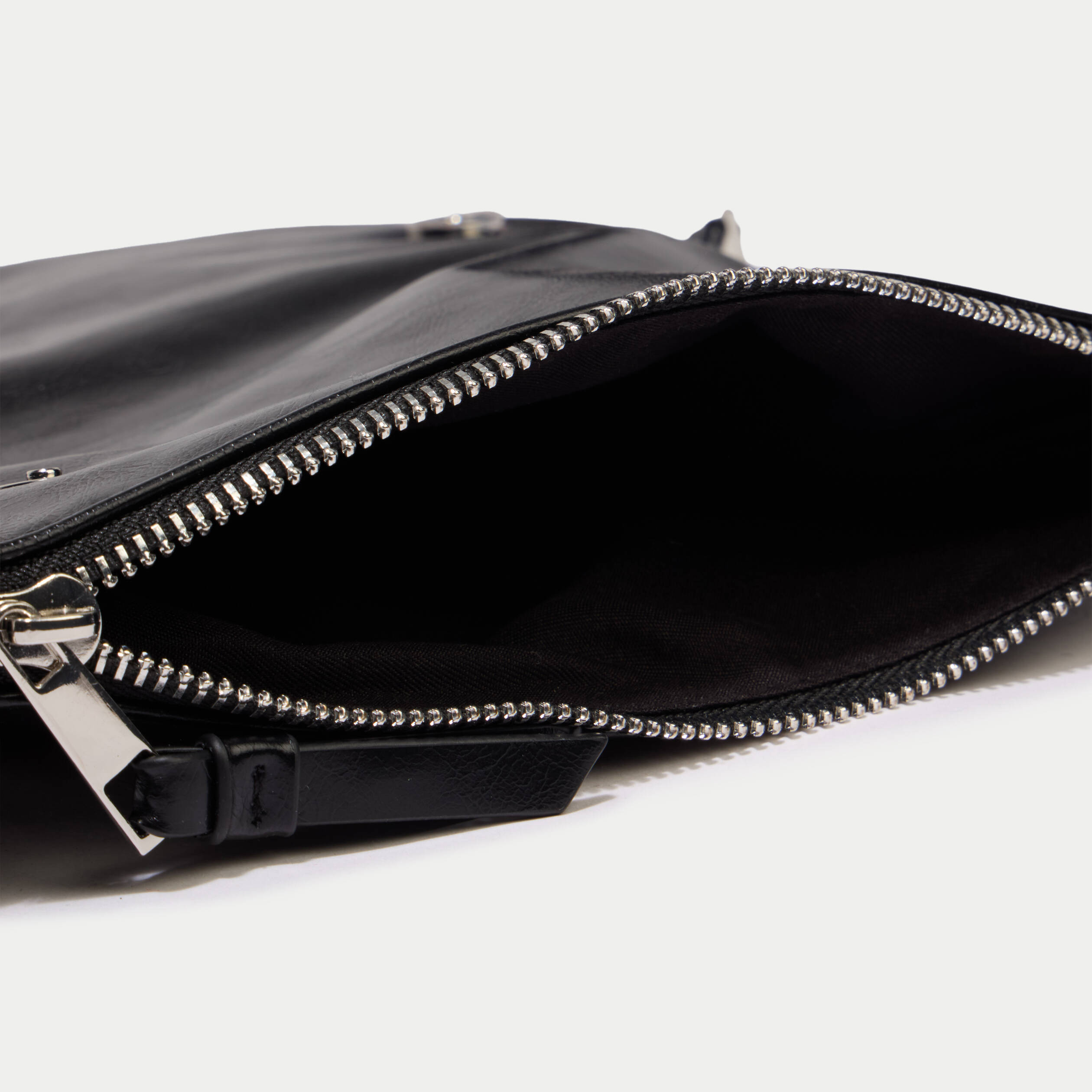 Sac avec cha&icirc;ne noir ado
