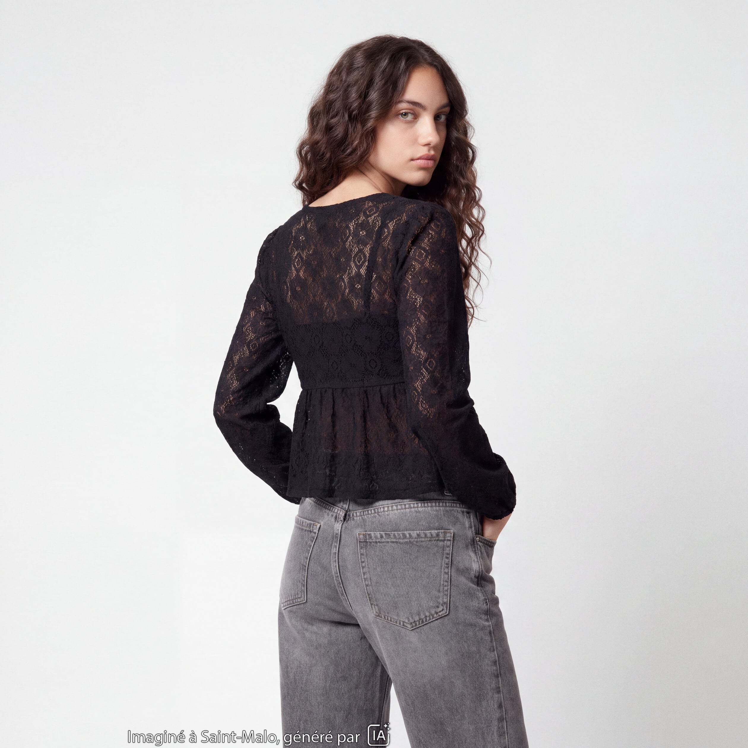 Chemise cintr&eacute;e dentelle col en V noir