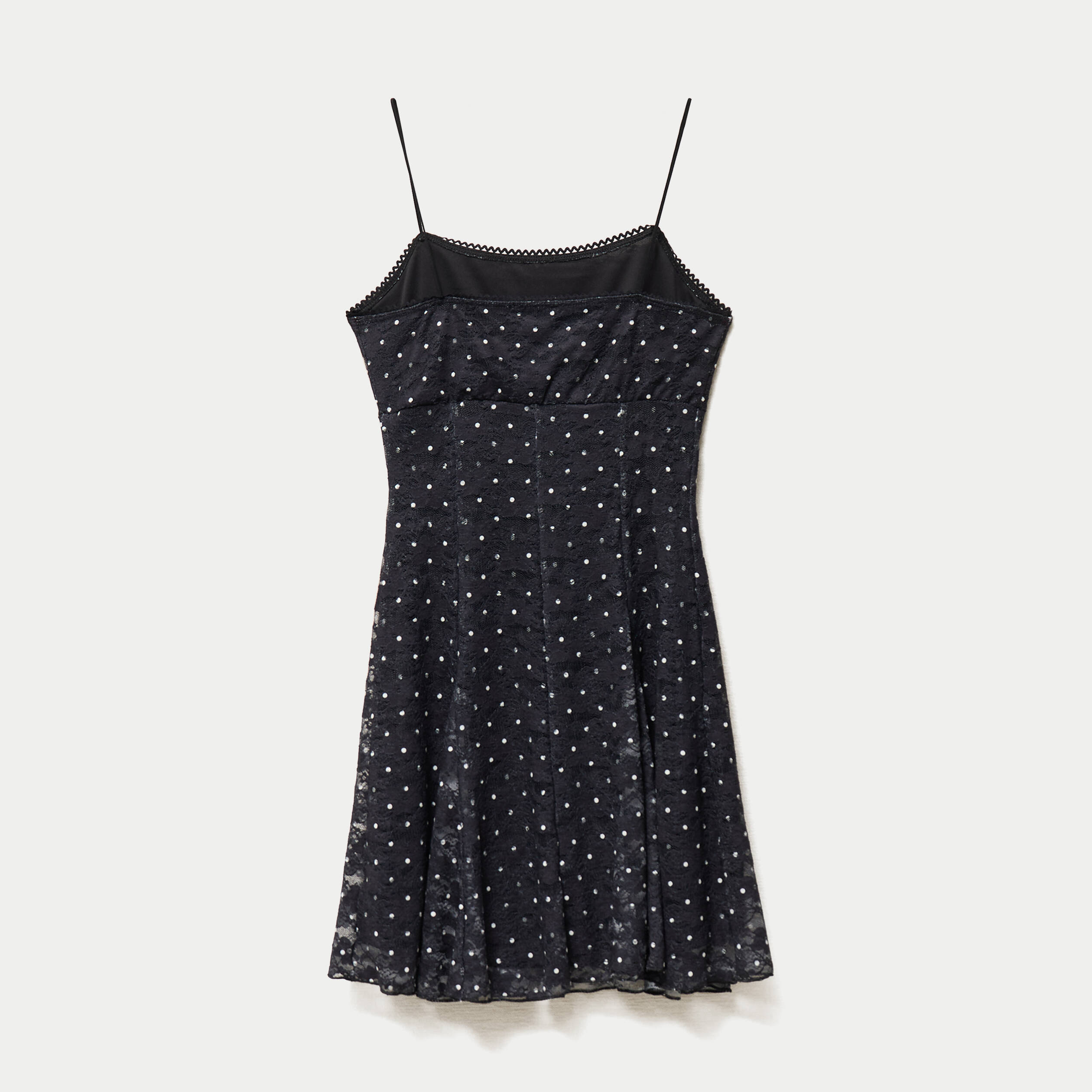 Robe fines bretelles col coeur dentelle noir ado